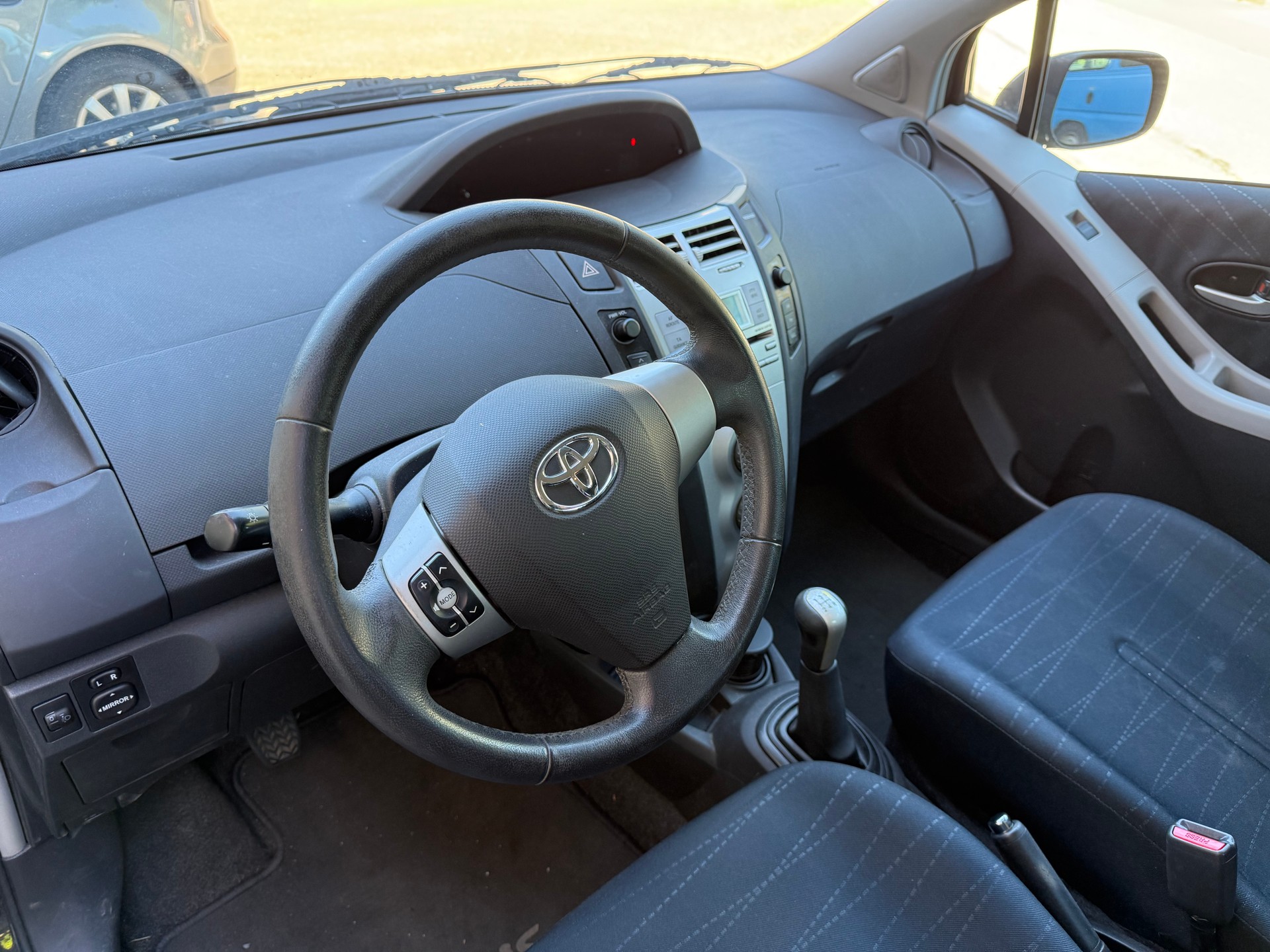 TOYOTA Yaris 1.3 City-image-6