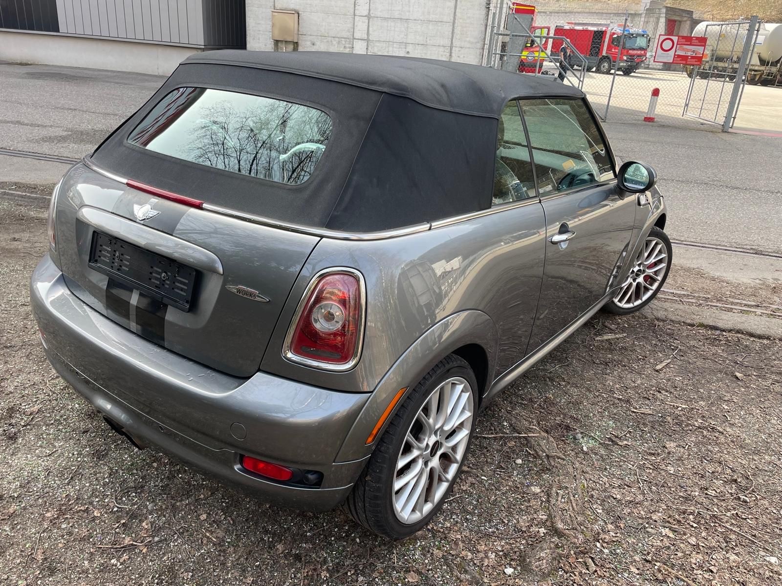 MINI Cooper John Cooper Works Cabriolet-image-2
