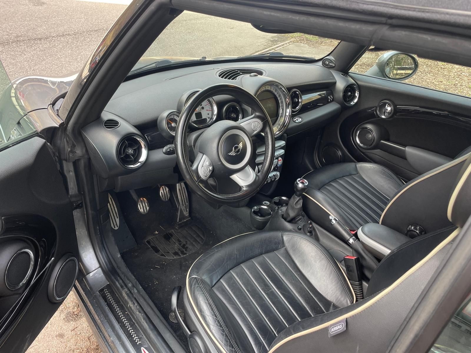 MINI Cooper John Cooper Works Cabriolet-image-4