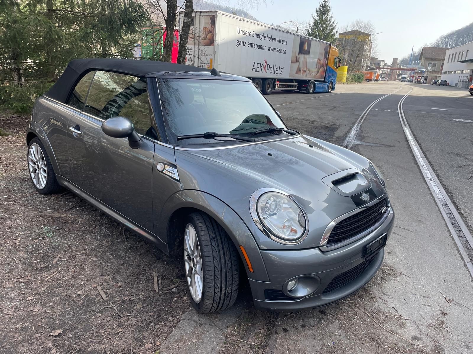 MINI Cooper John Cooper Works Cabriolet-image-1