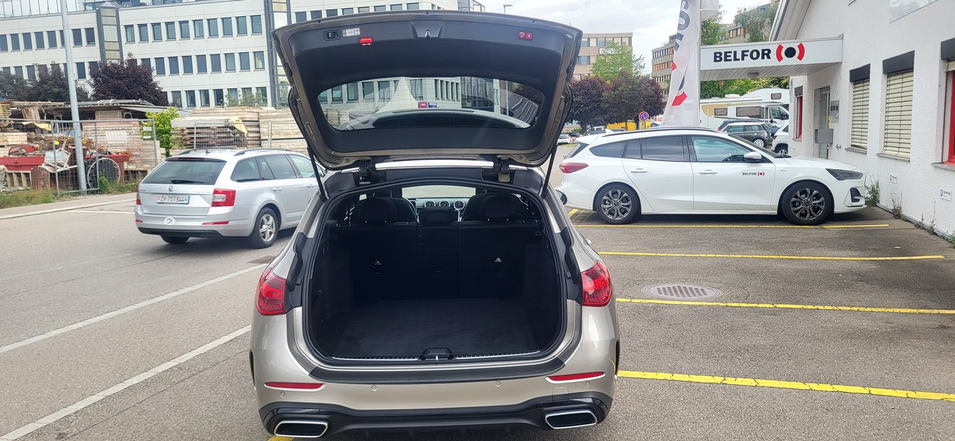 MERCEDES-BENZ C 220 d T AMG Line-image-5