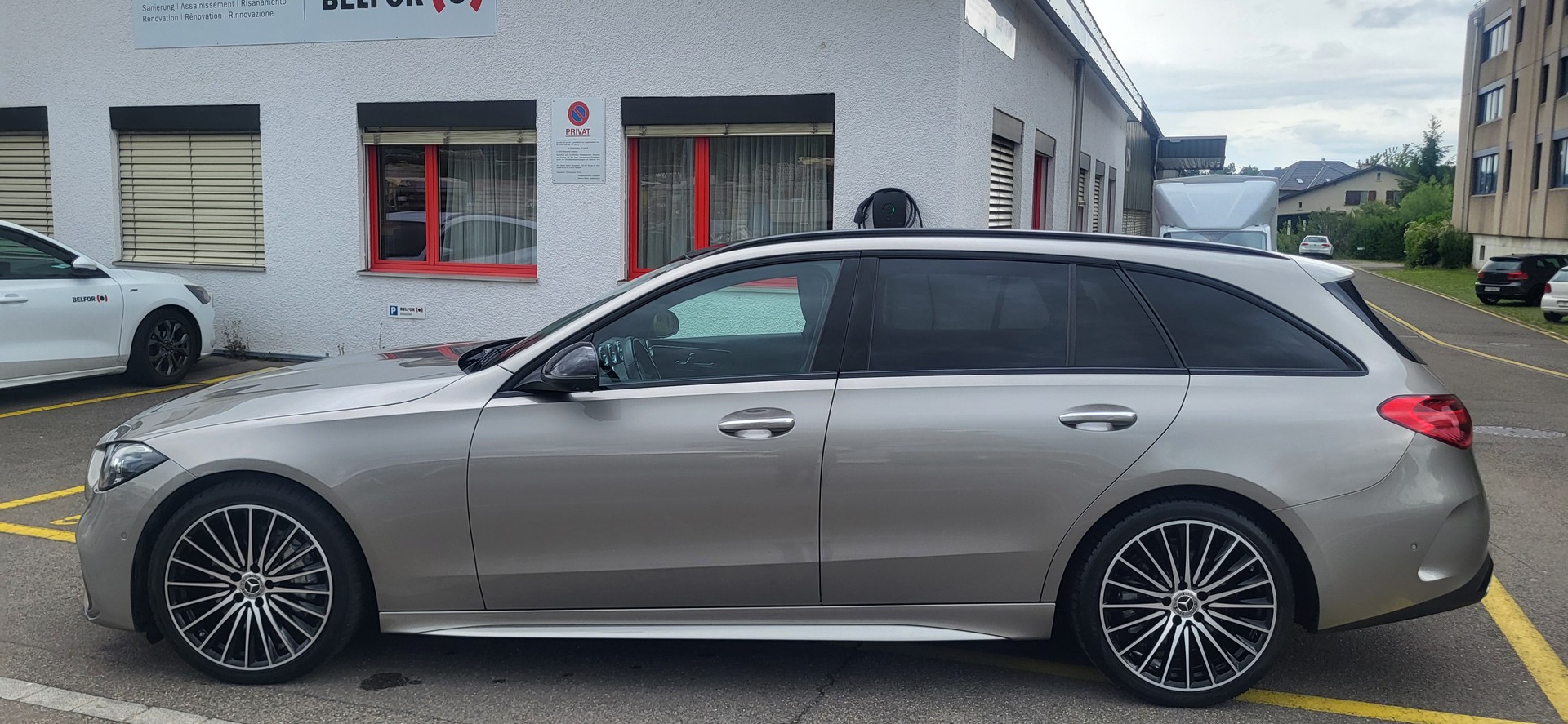 MERCEDES-BENZ C 220 d T AMG Line-image-11