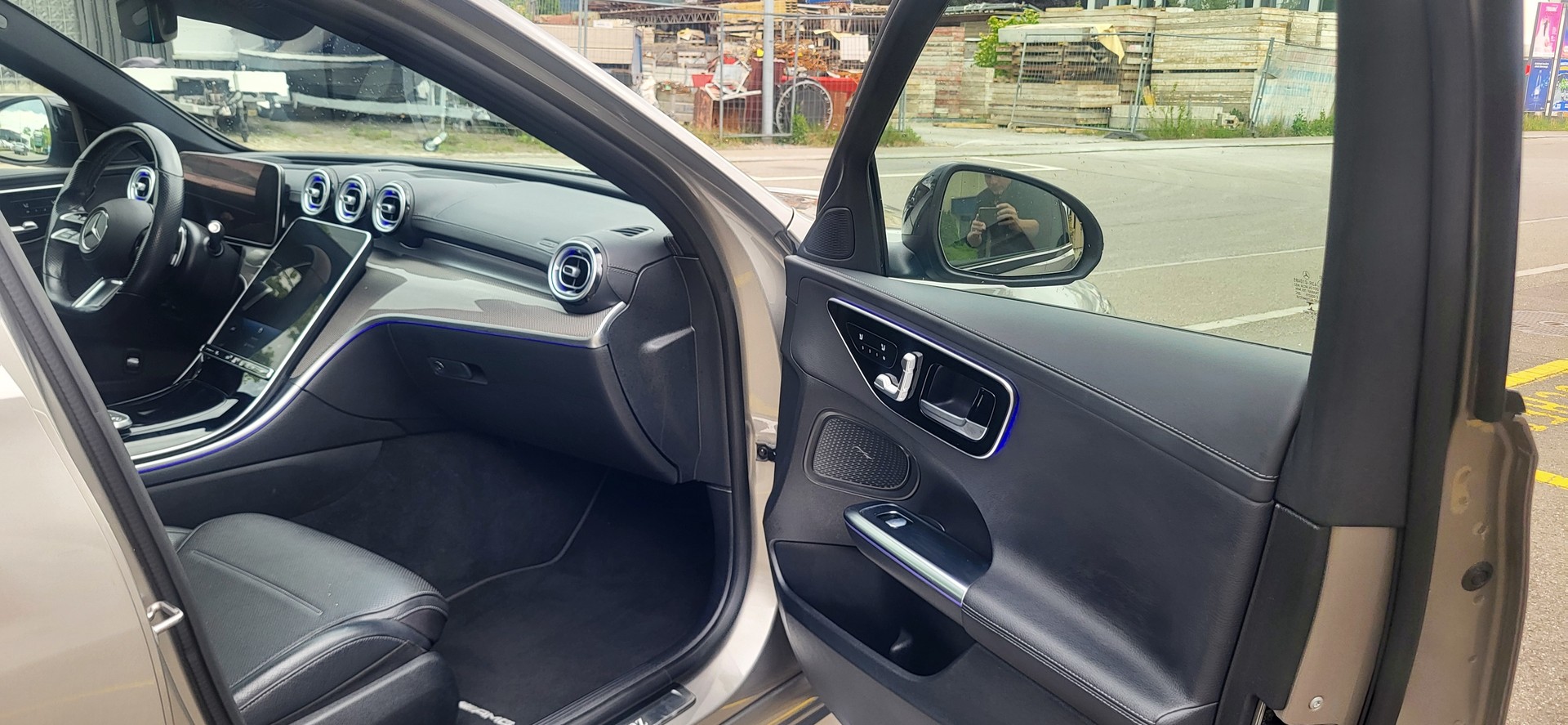MERCEDES-BENZ C 220 d T AMG Line-image-6