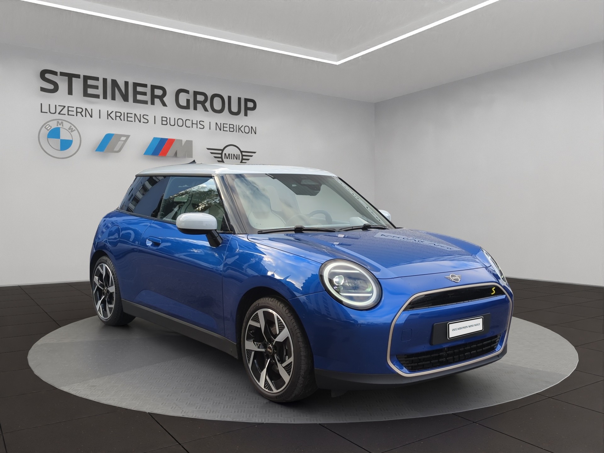 MINI Cooper SE-showroom-element-3