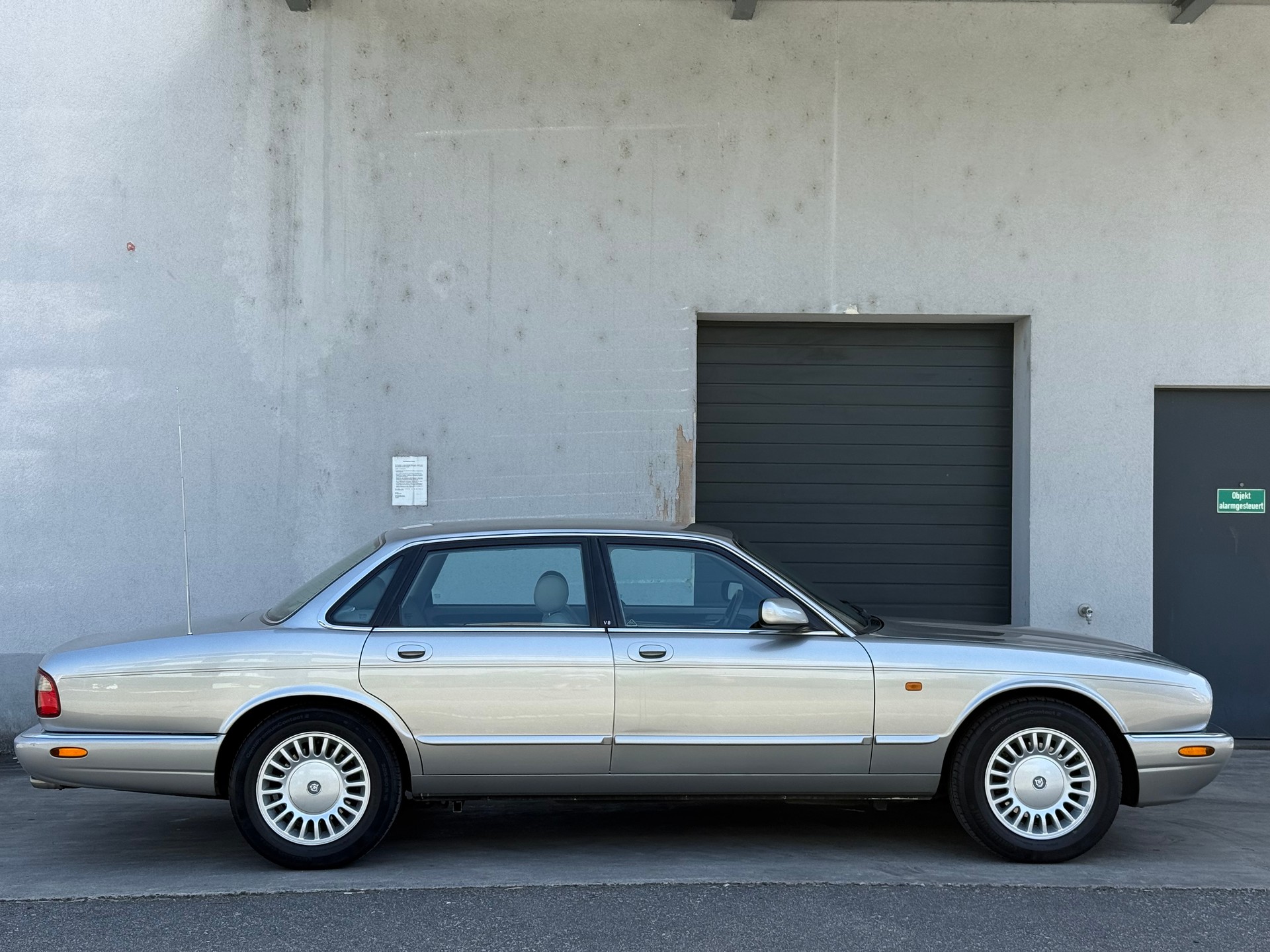 JAGUAR XJ 3.2 V8 Executive-image-5