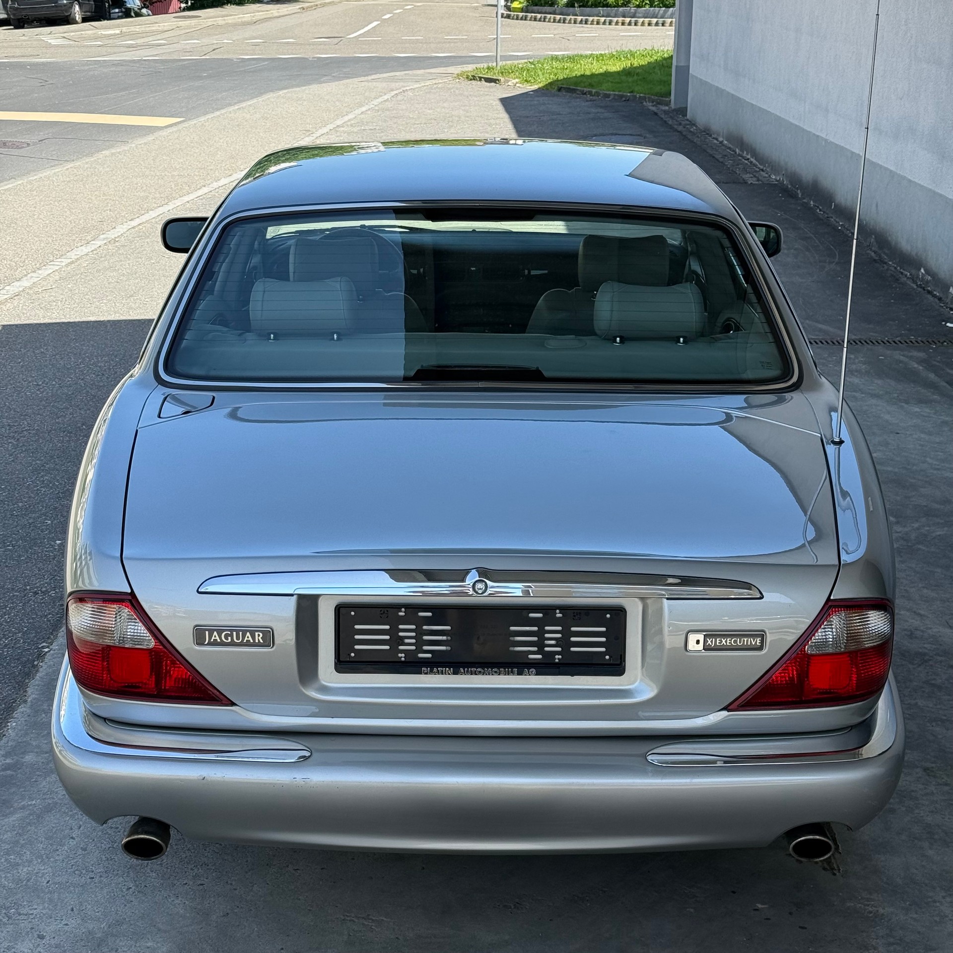 JAGUAR XJ 3.2 V8 Executive-image-4