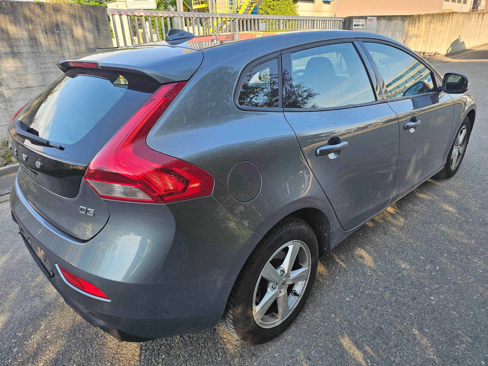 VOLVO V40 D3 Inscription Geartronic-image-3