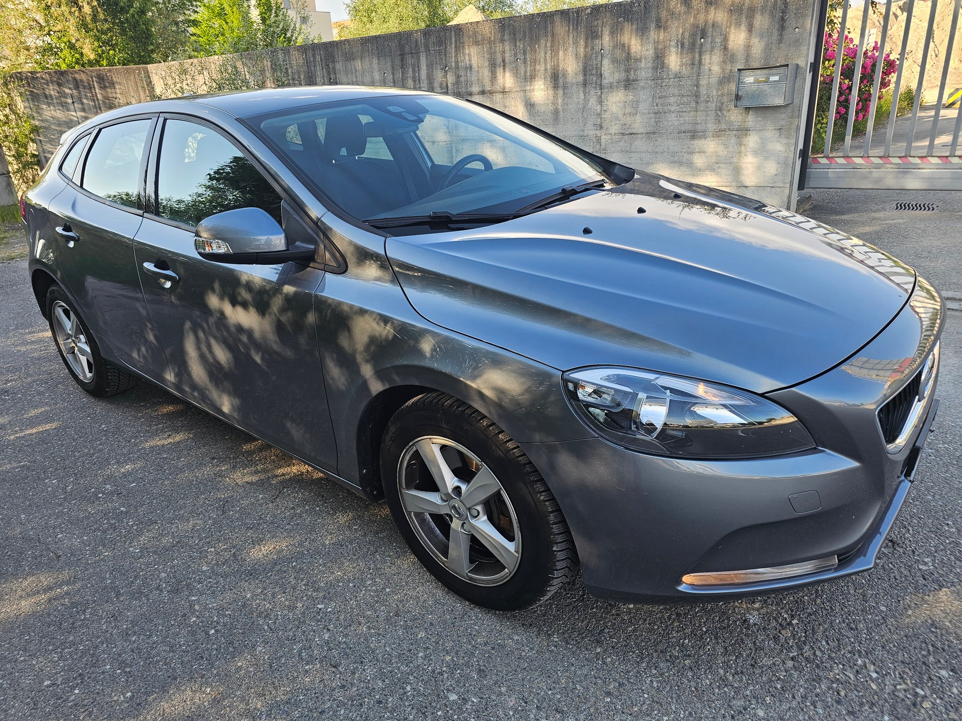 VOLVO V40 D3 Inscription Geartronic-image-1