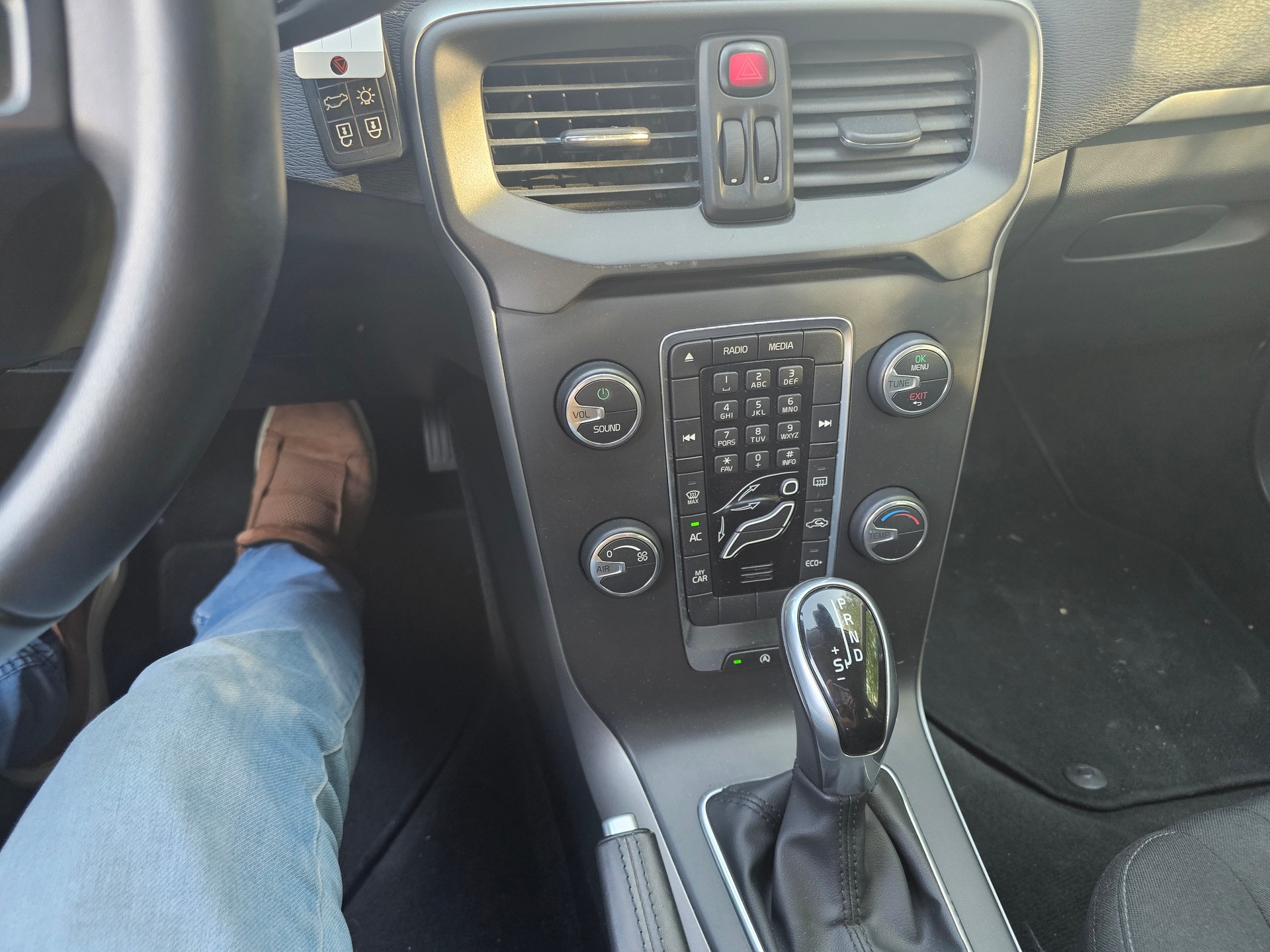 VOLVO V40 D3 Inscription Geartronic-image-10