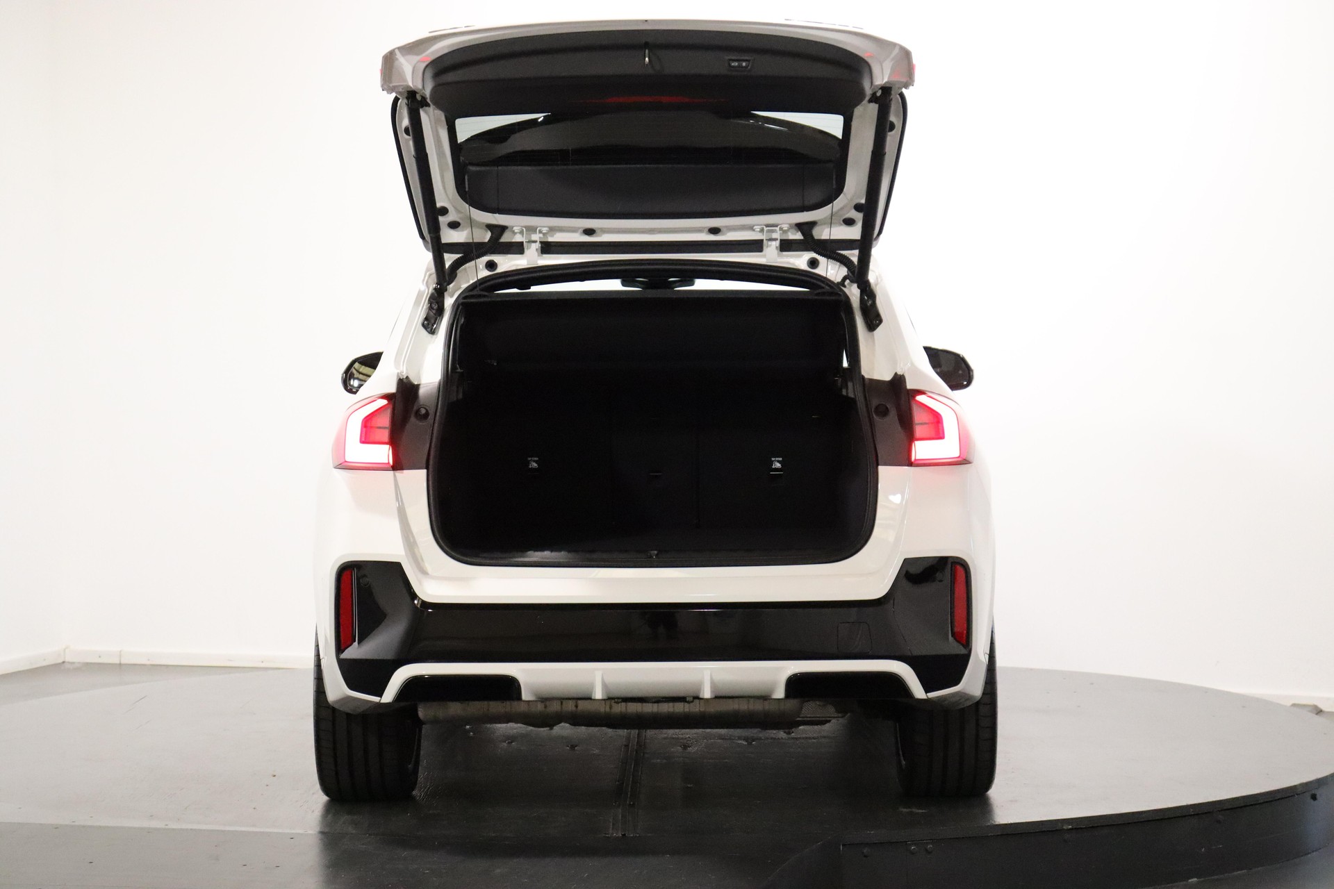 BMW X1 30e xDrive paddles-showroom-element-3
