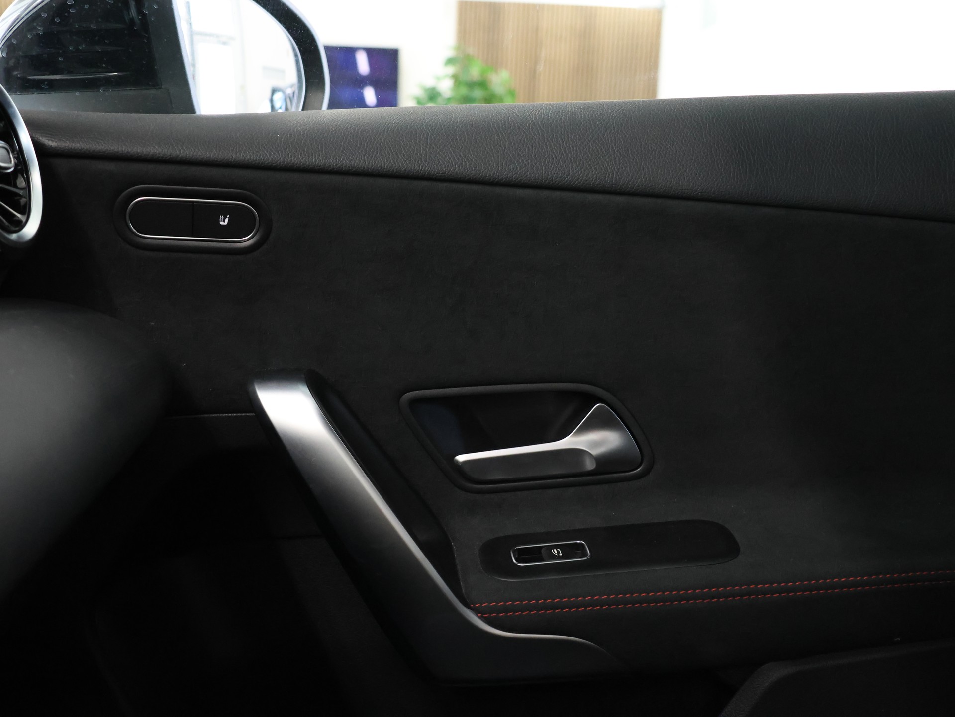MERCEDES-BENZ A 180 d AMG Line *Rückfahrkamera* *Sitzheizung* *Command Touch*-image-25