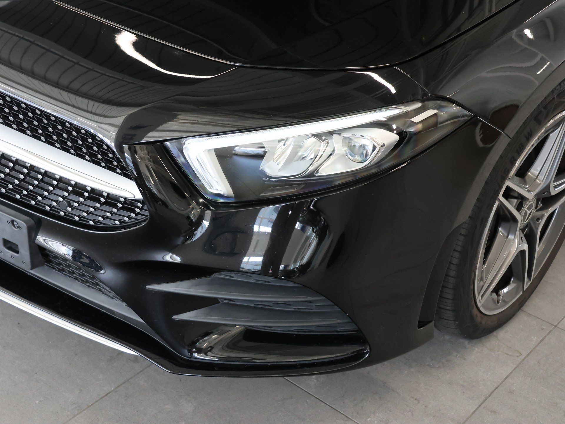 MERCEDES-BENZ A 180 d AMG Line *Rückfahrkamera* *Sitzheizung* *Command Touch*-image-8