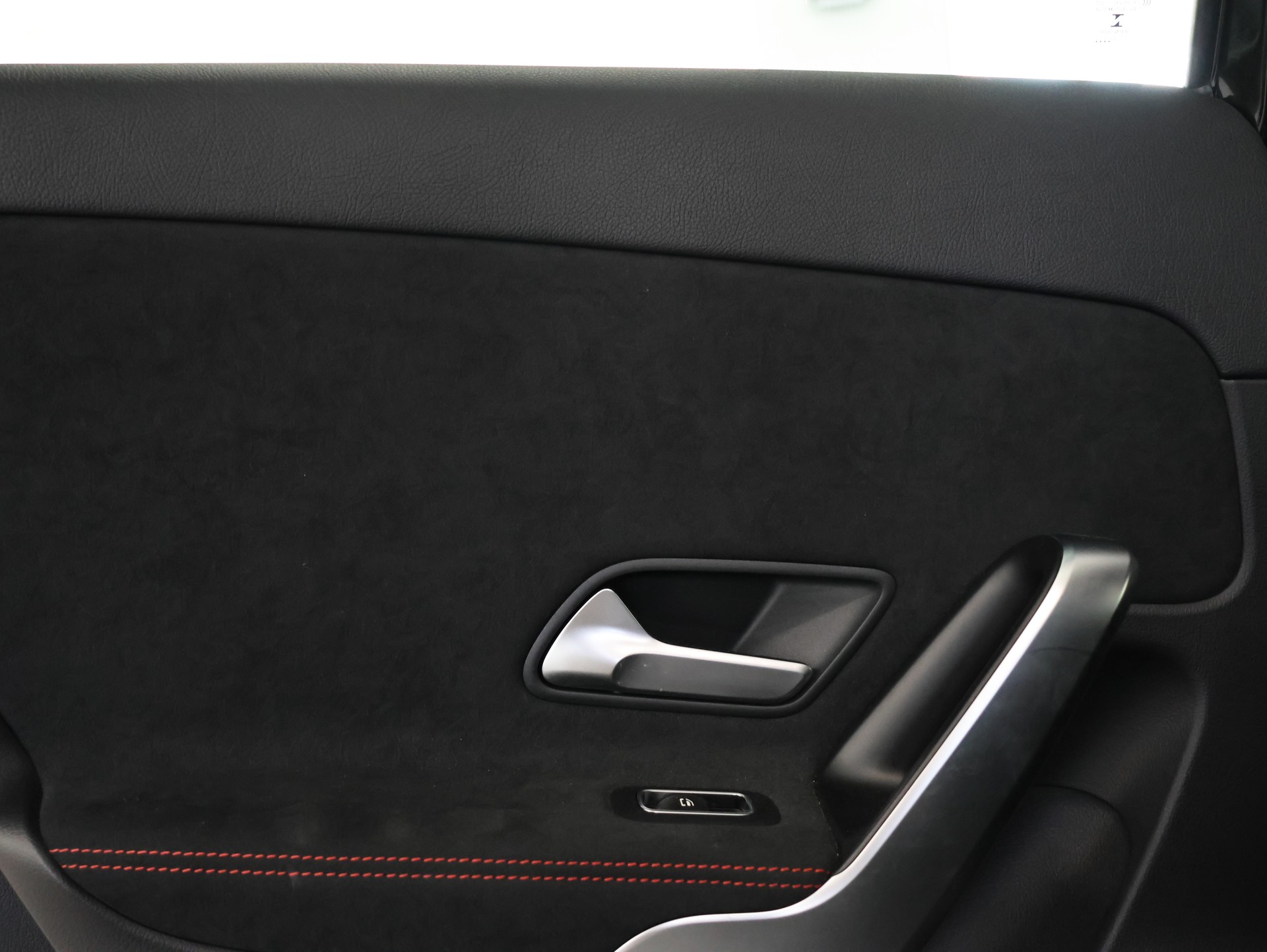 MERCEDES-BENZ A 180 d AMG Line *Rückfahrkamera* *Sitzheizung* *Command Touch*-image-28