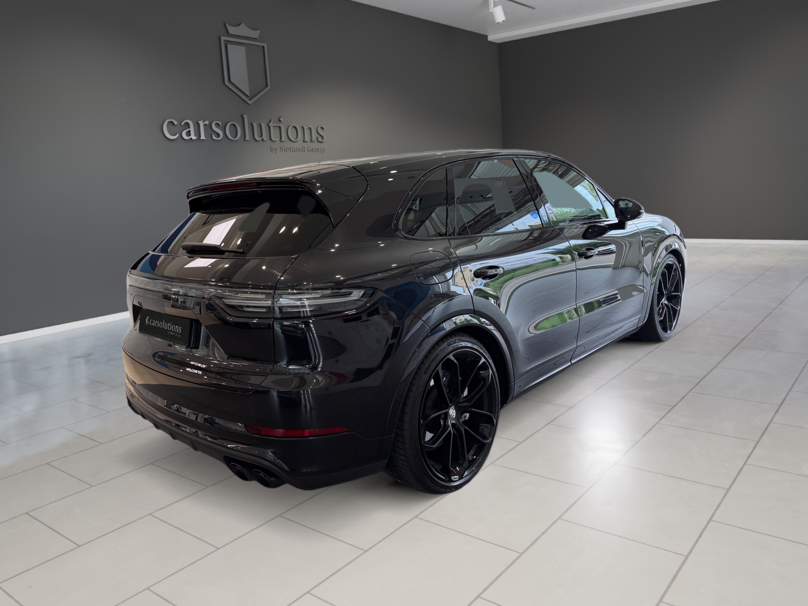 PORSCHE Cayenne Turbo-showroom-element-3