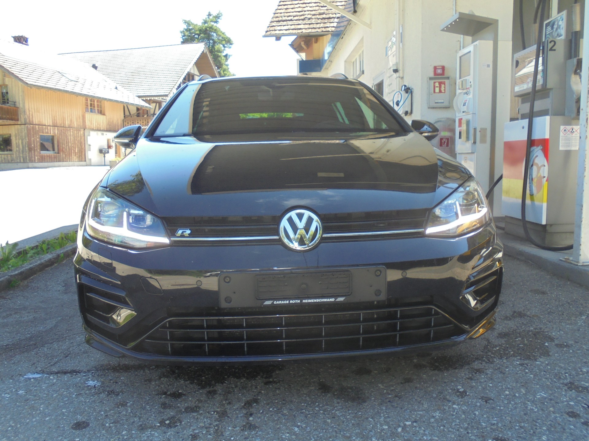 VW Golf Variant 2.0 TSI R 4Motion DSG-image-1