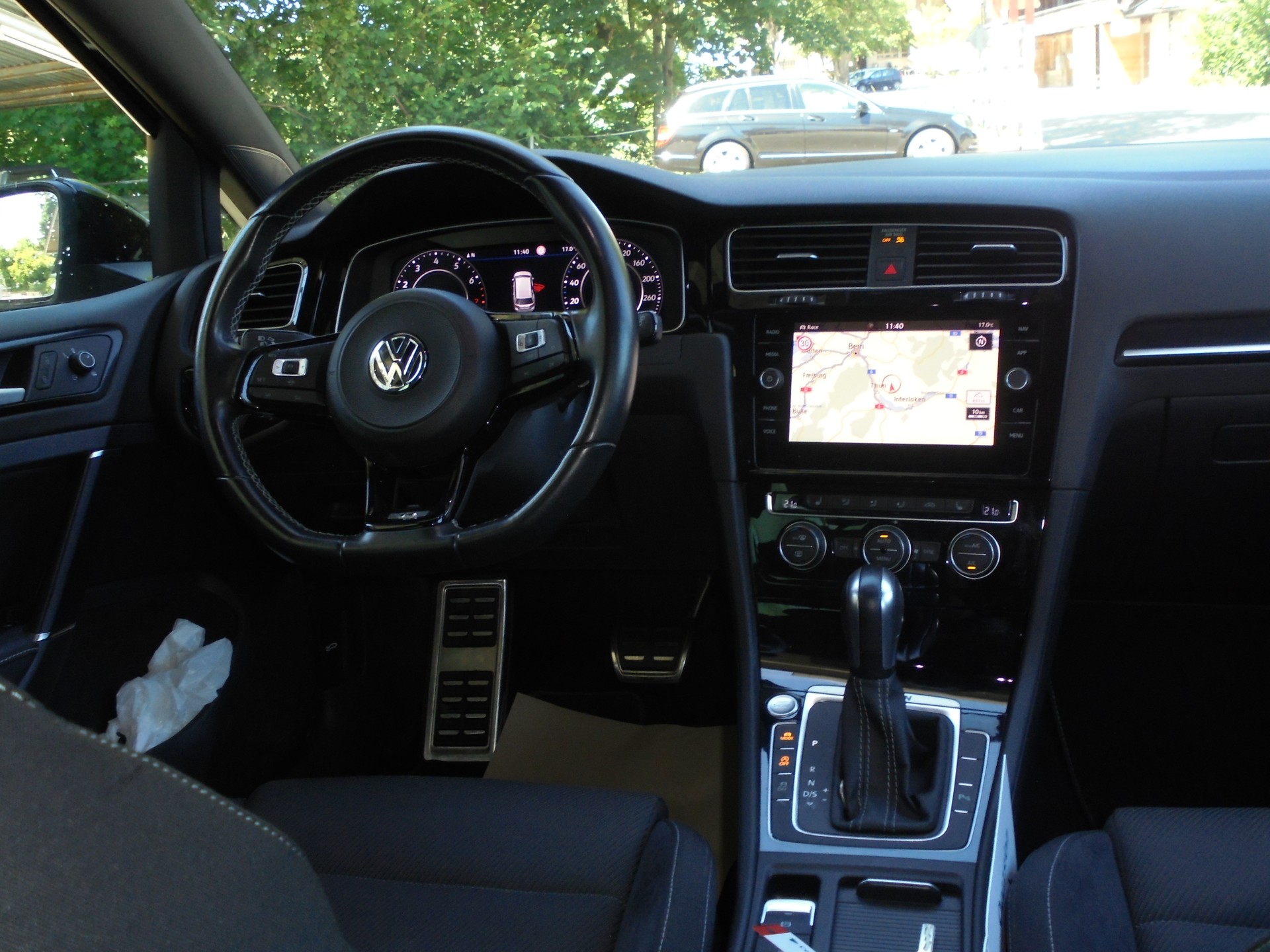VW Golf Variant 2.0 TSI R 4Motion DSG-image-5