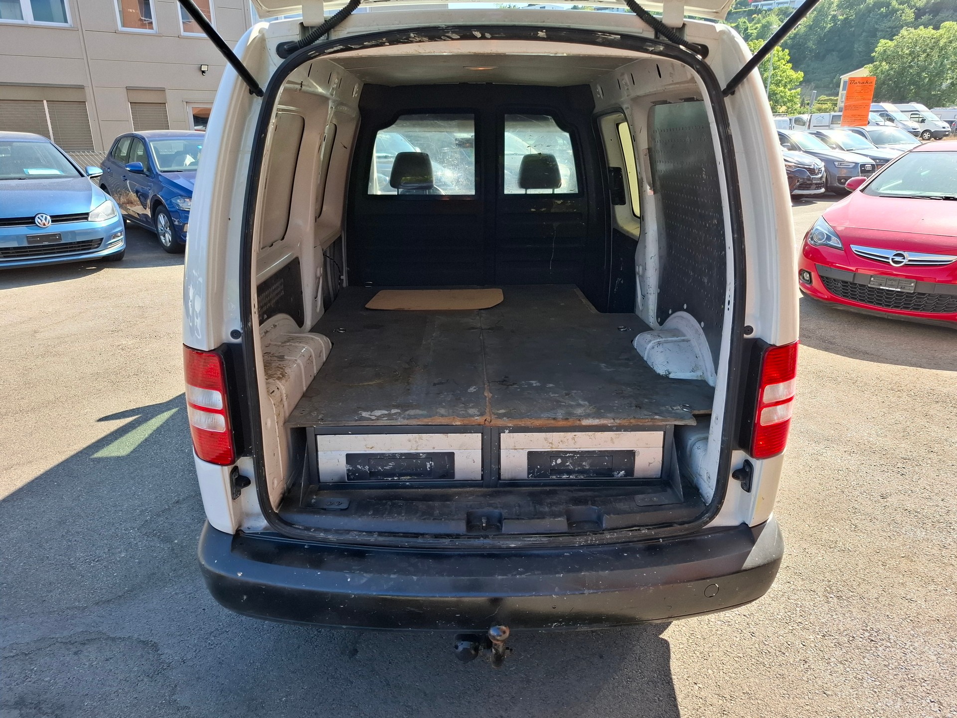 VW Caddy Maxi 1.6 TDI Blue Motion Technology-image-8