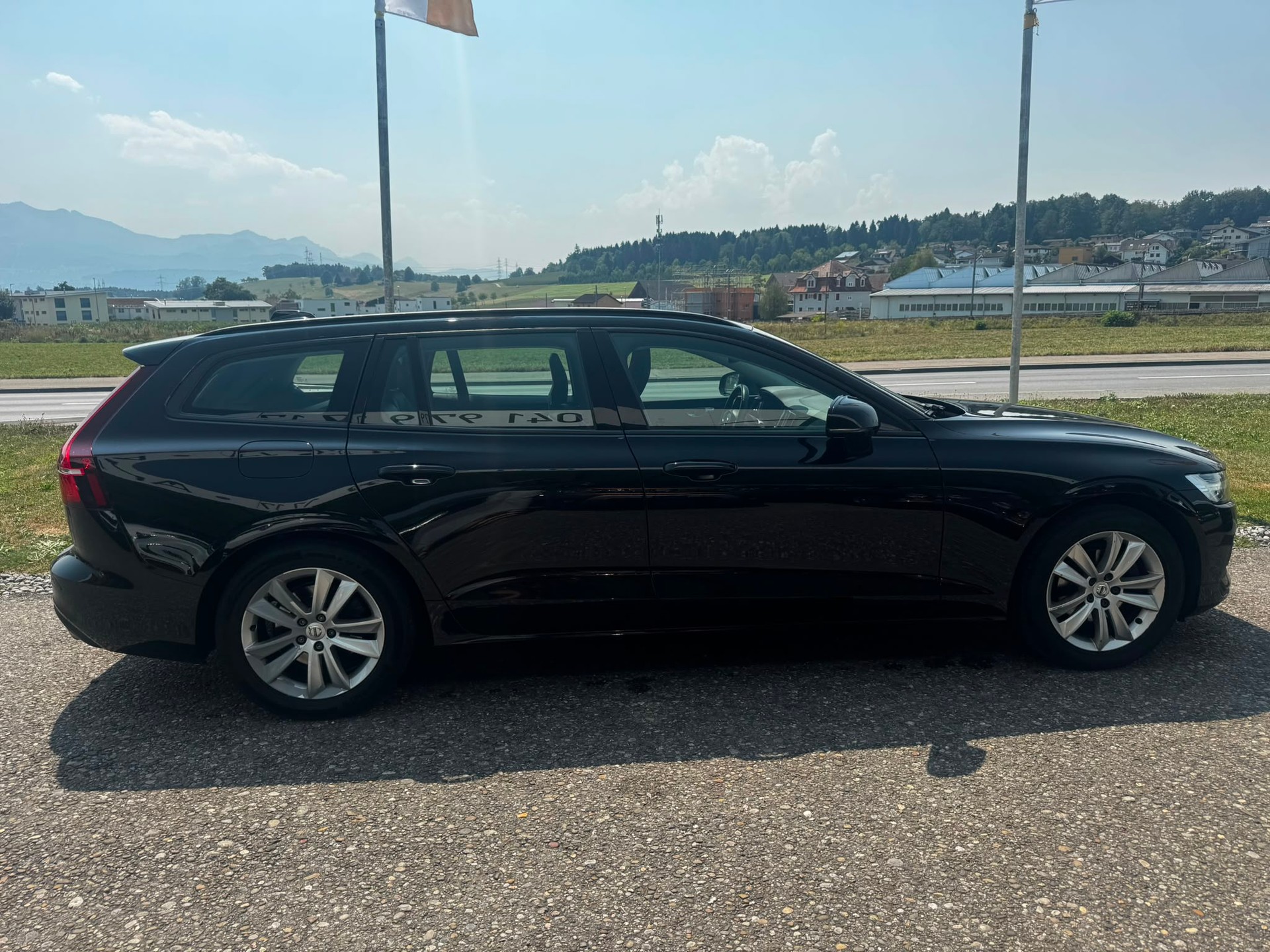VOLVO V60 D4 Momentum Geartronic-image-3