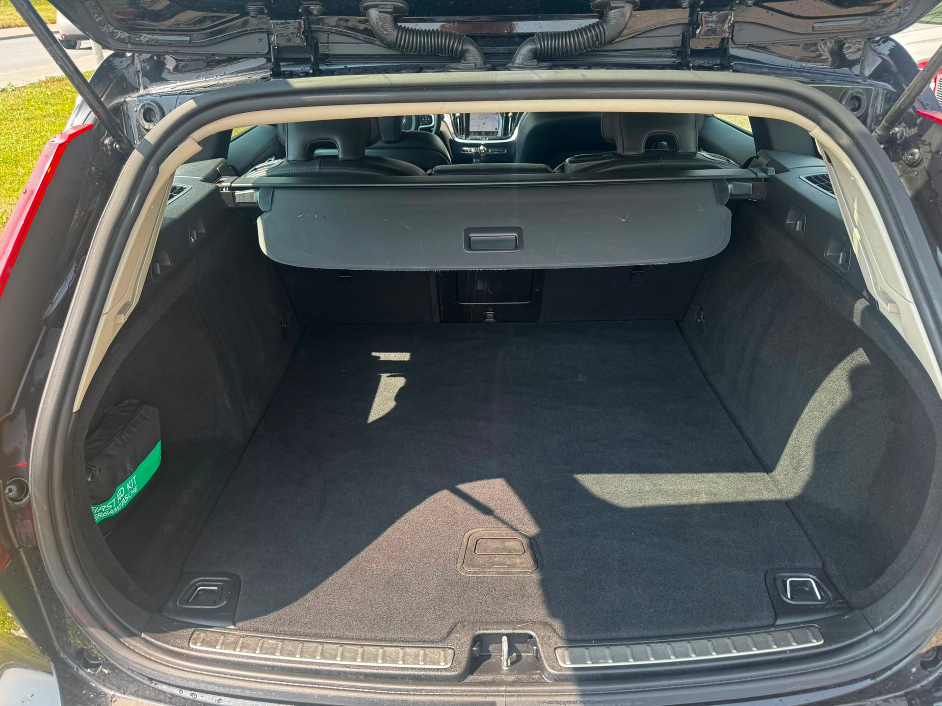 VOLVO V60 D4 Momentum Geartronic-image-12
