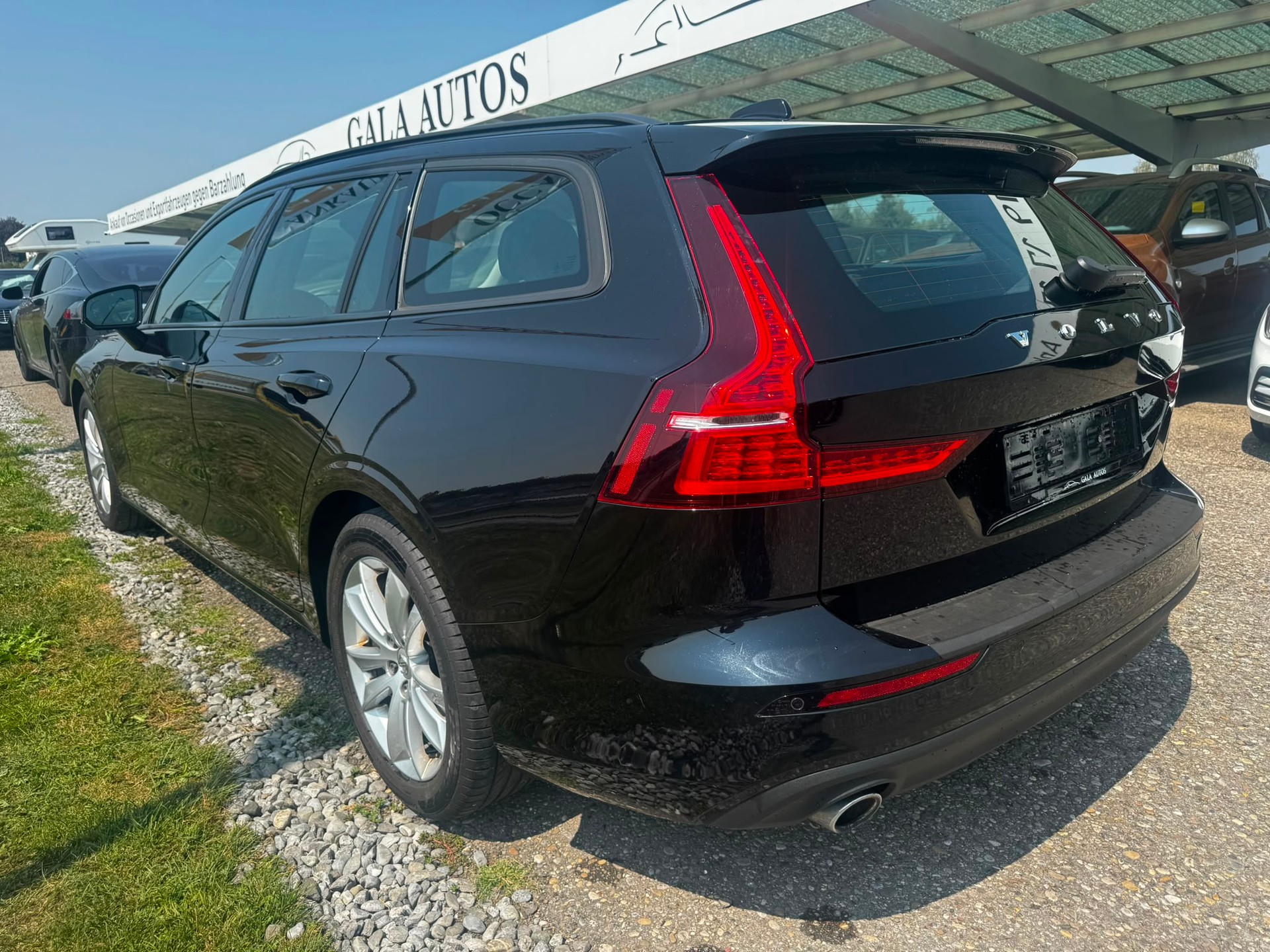 VOLVO V60 D4 Momentum Geartronic-image-6