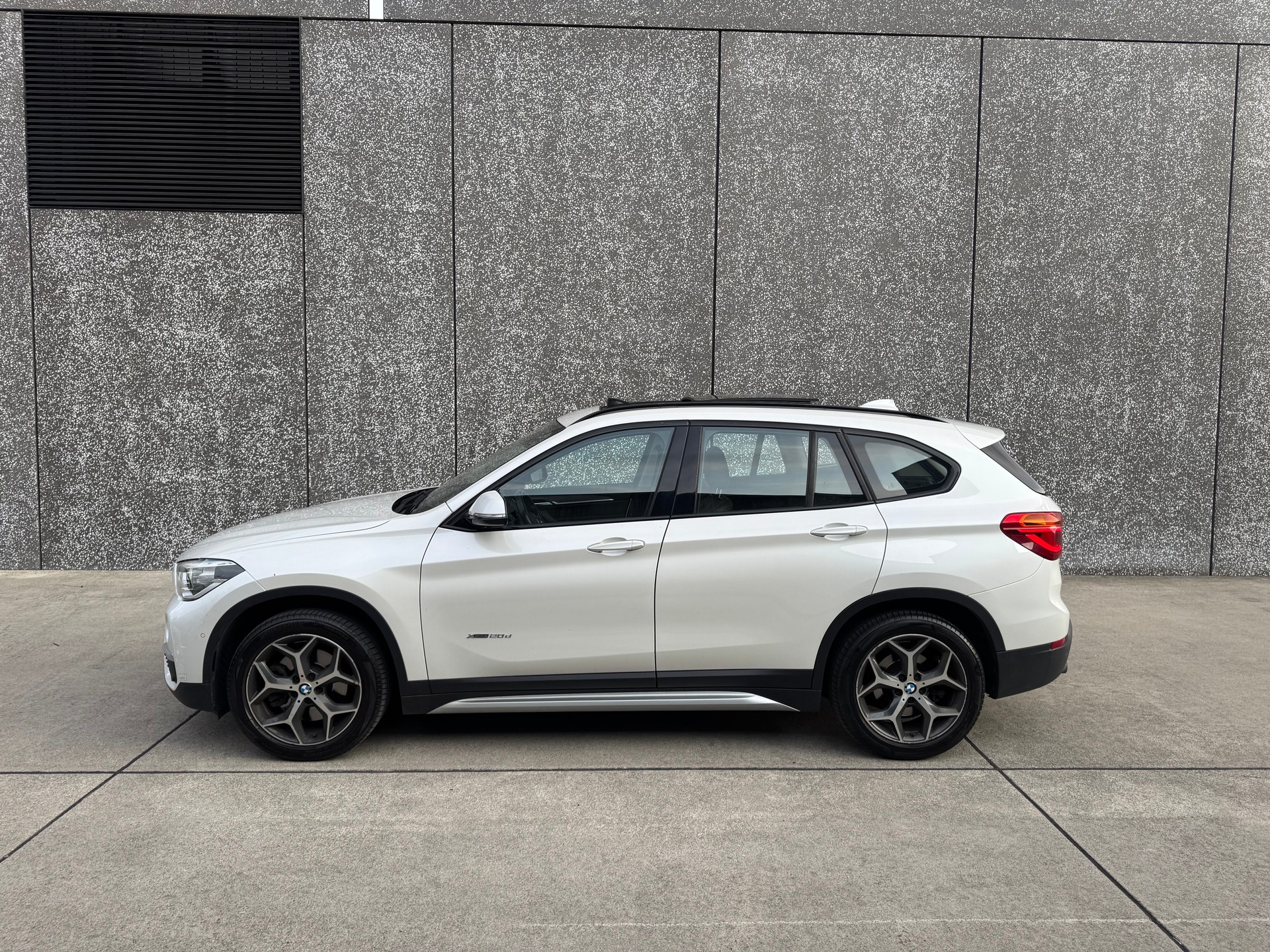 BMW X1 xDrive 20d xLine Steptronic-showroom-element-3