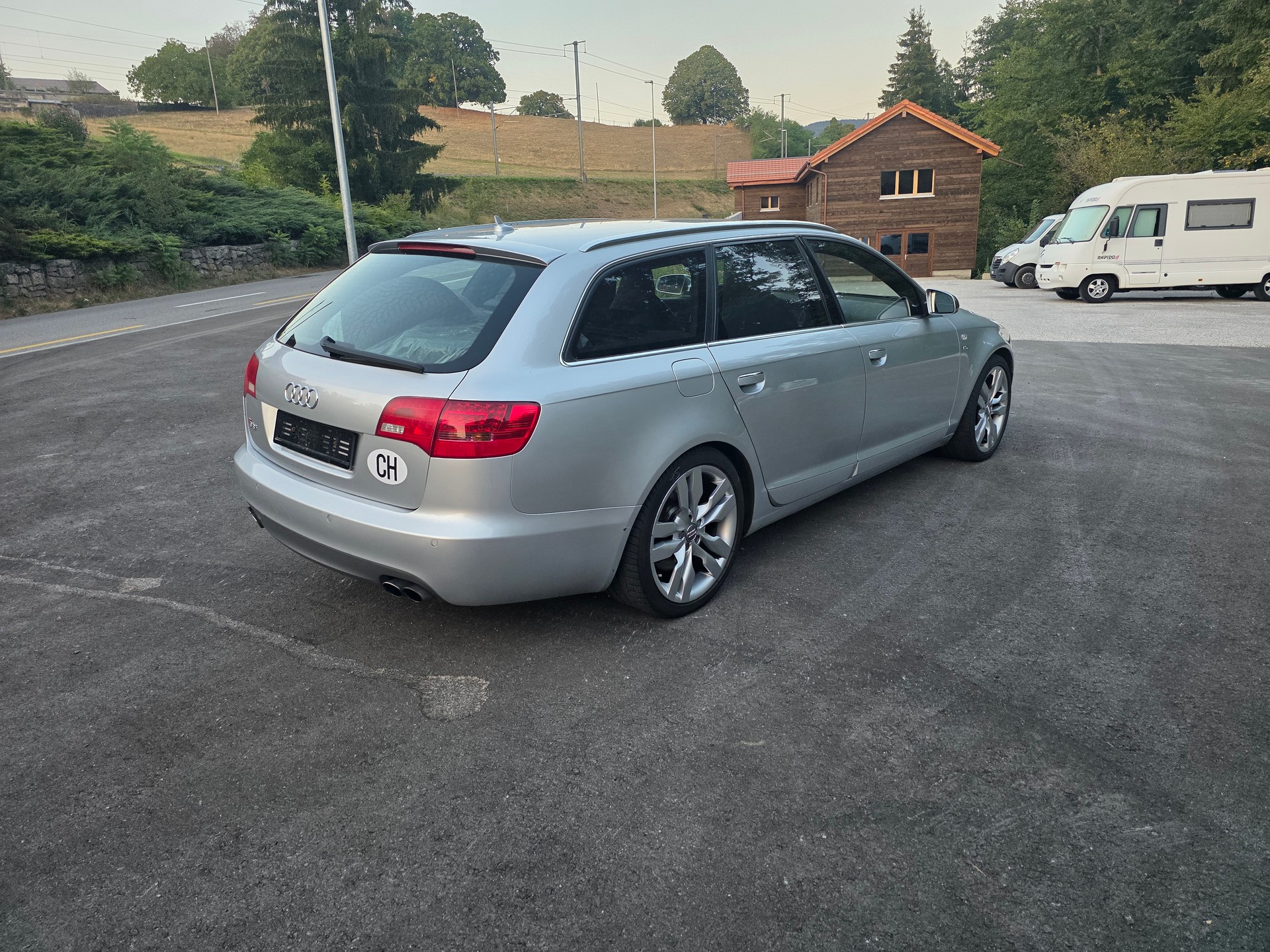 AUDI S6 Avant 5.2 V10 quattro tiptronic-image-4