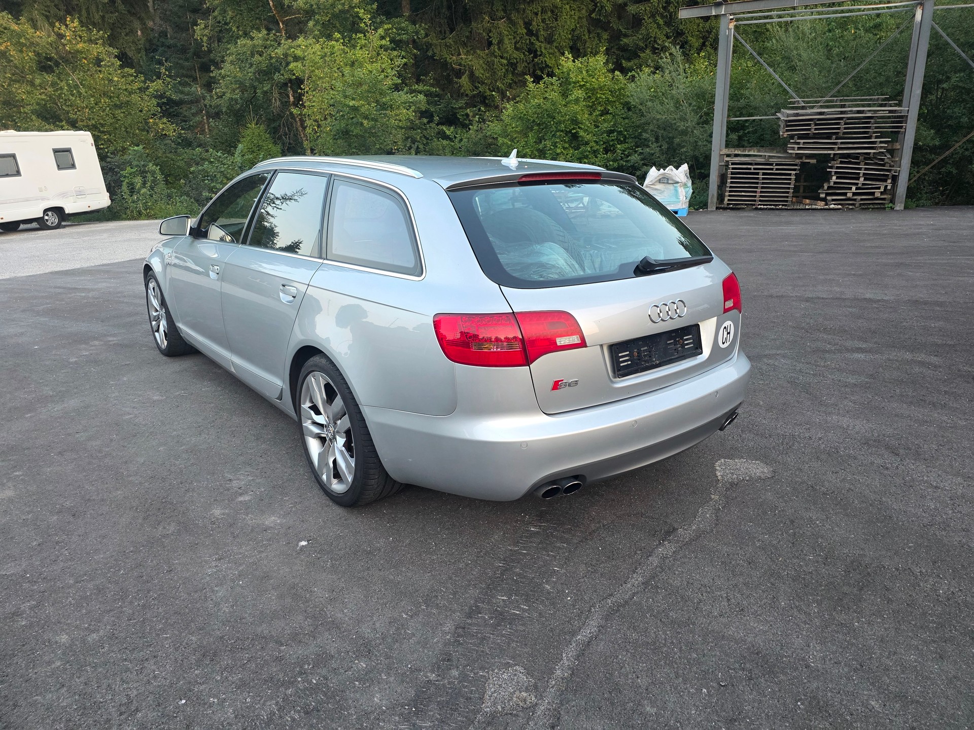AUDI S6 Avant 5.2 V10 quattro tiptronic-image-3