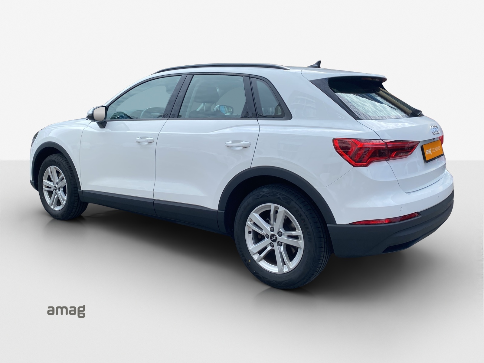 AUDI Q3 35 TDI Attraction quattro S-tronic-showroom-element-2