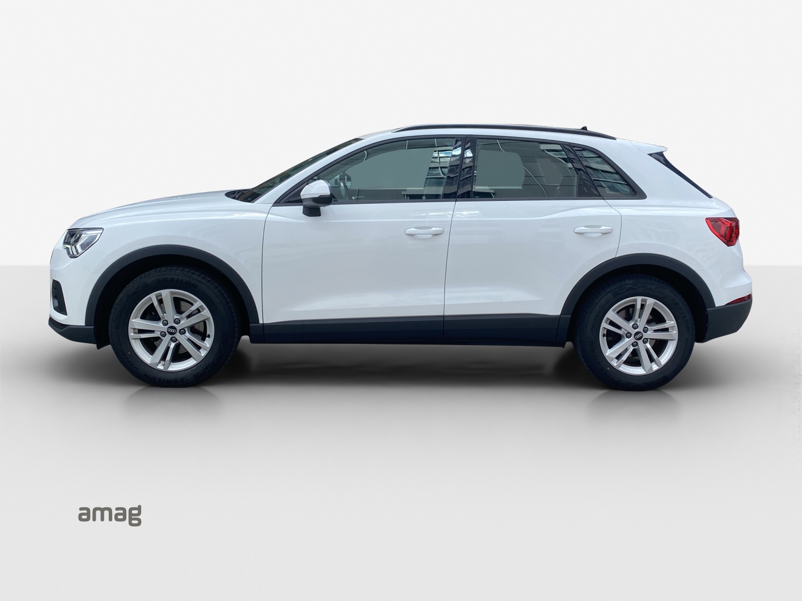 AUDI Q3 35 TDI Attraction quattro S-tronic-showroom-element-1