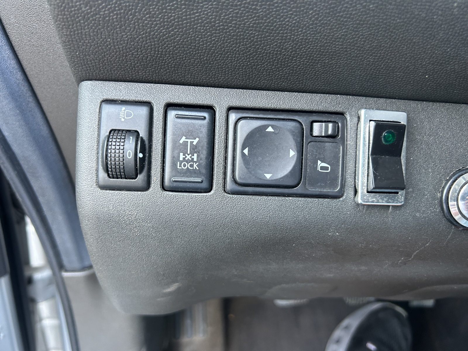 NISSAN Navara Double Cab SE 2.5 dCi 4WD-image-14