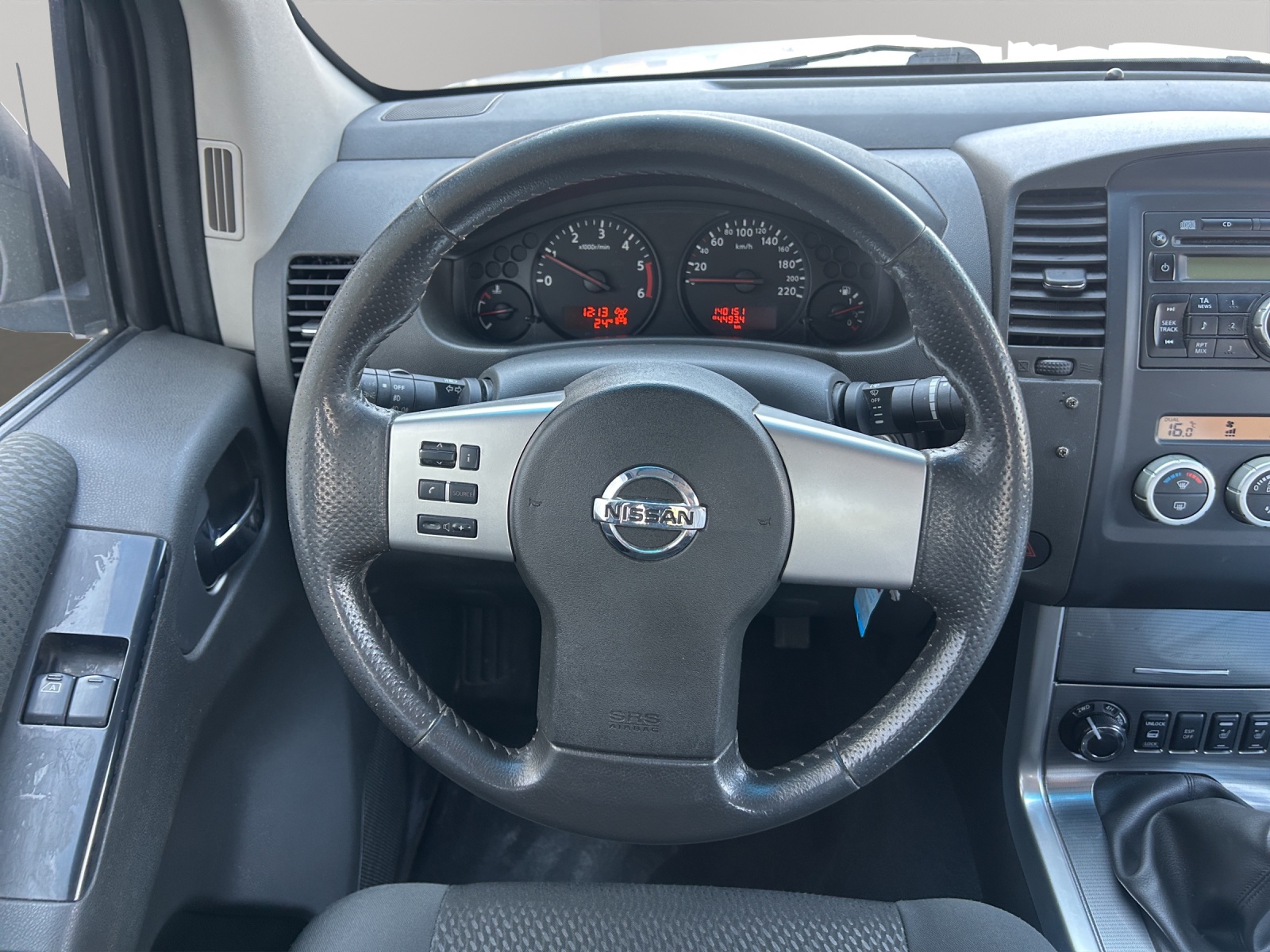 NISSAN Navara Double Cab SE 2.5 dCi 4WD-image-12