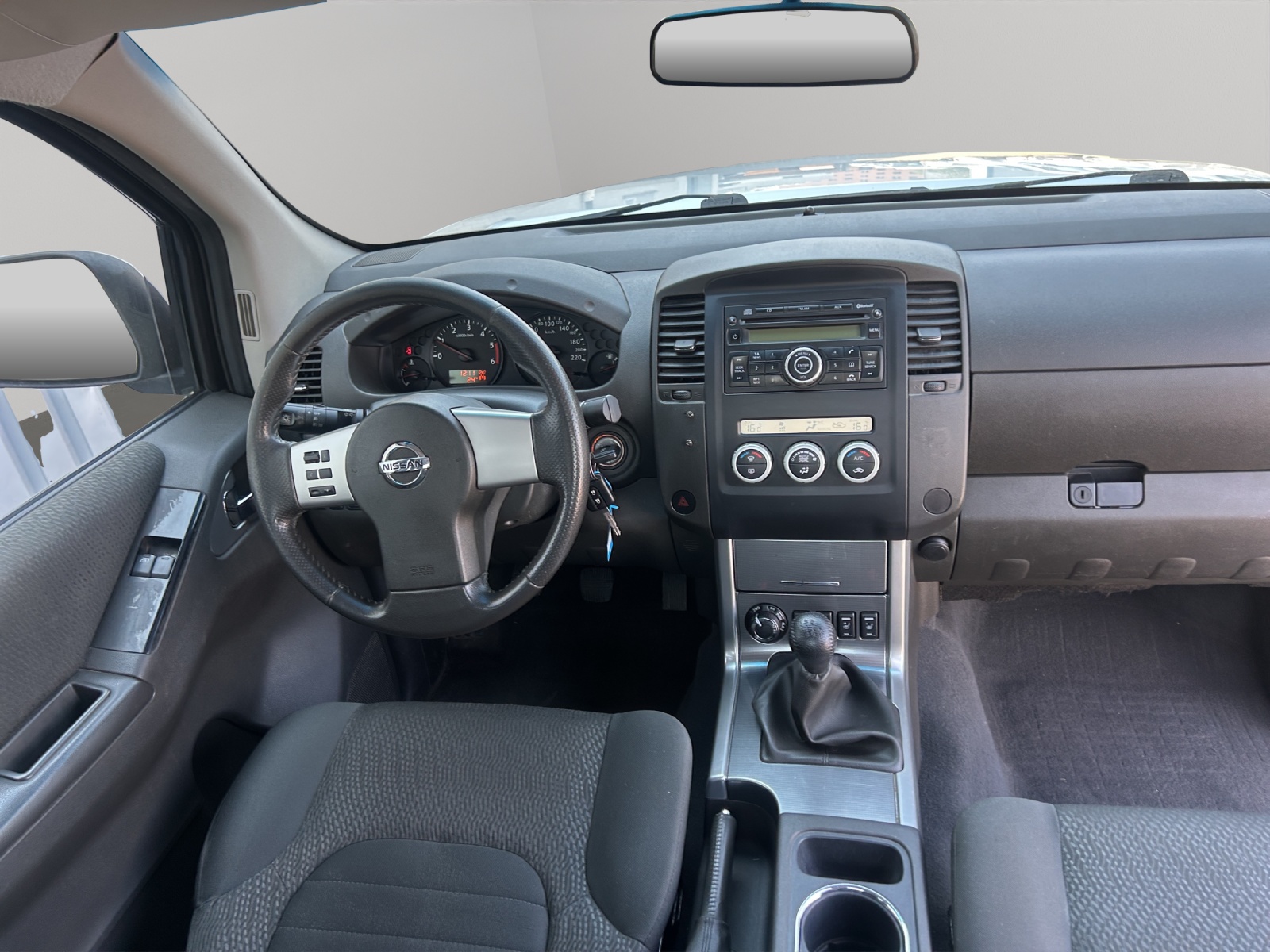 NISSAN Navara Double Cab SE 2.5 dCi 4WD-image-18