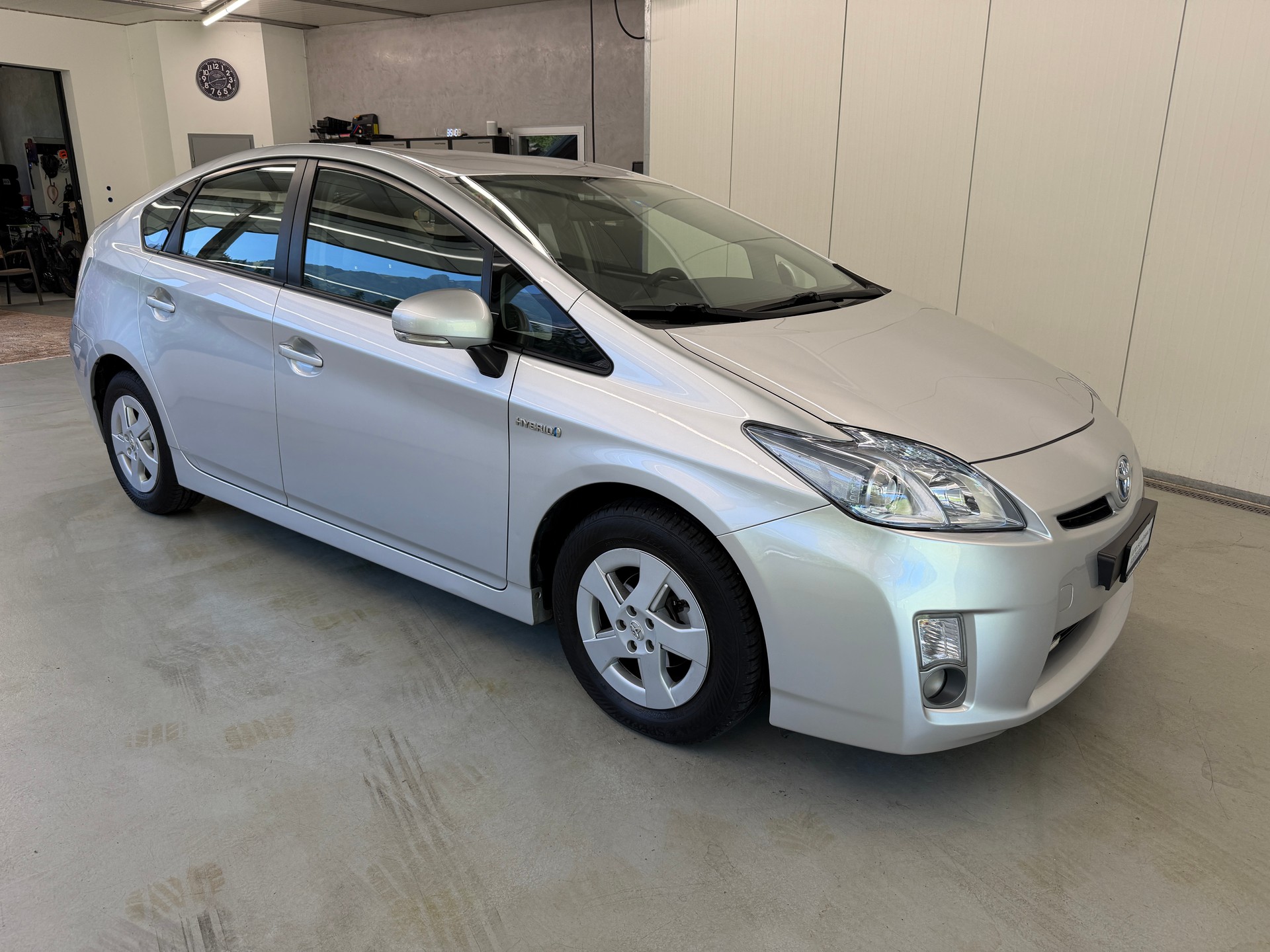 TOYOTA Prius 1.8 16V HSD Sol-showroom-element-1