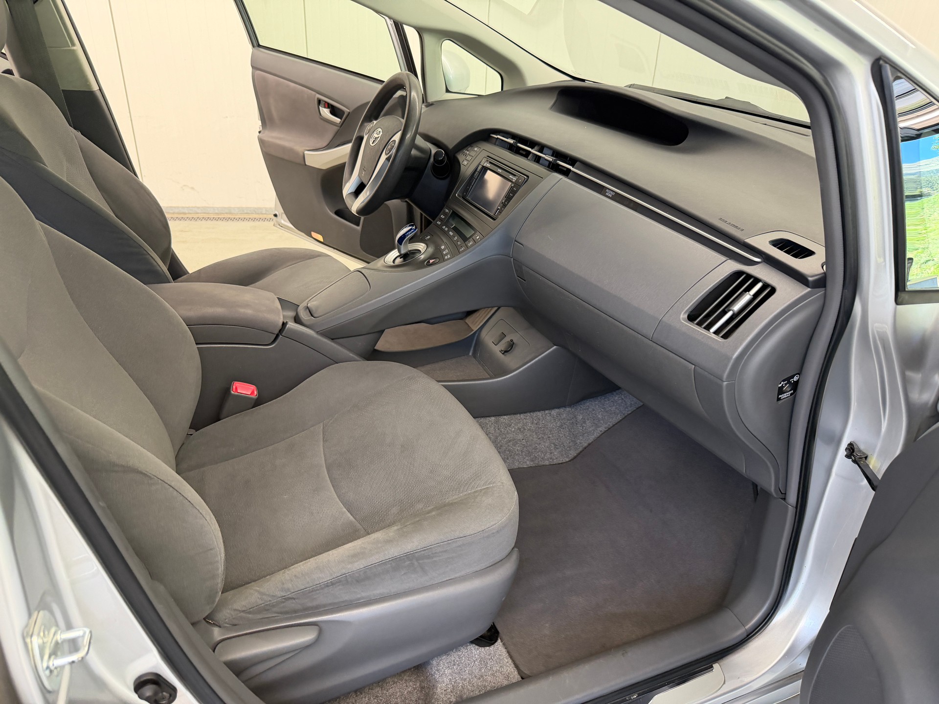 TOYOTA Prius 1.8 16V HSD Sol-image-16