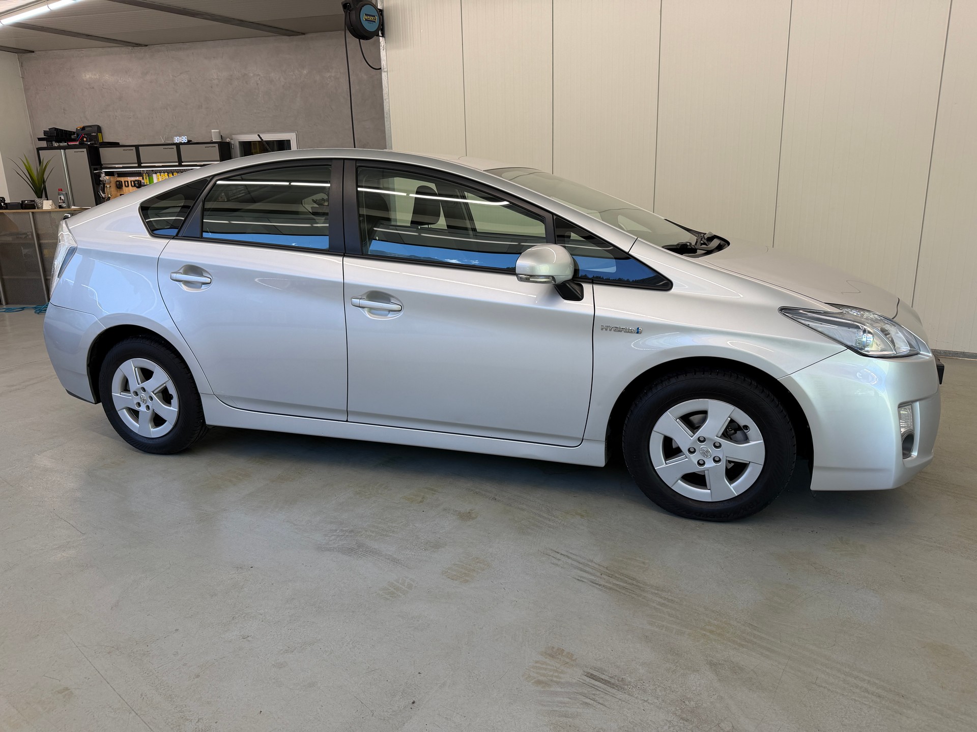TOYOTA Prius 1.8 16V HSD Sol-showroom-element-2