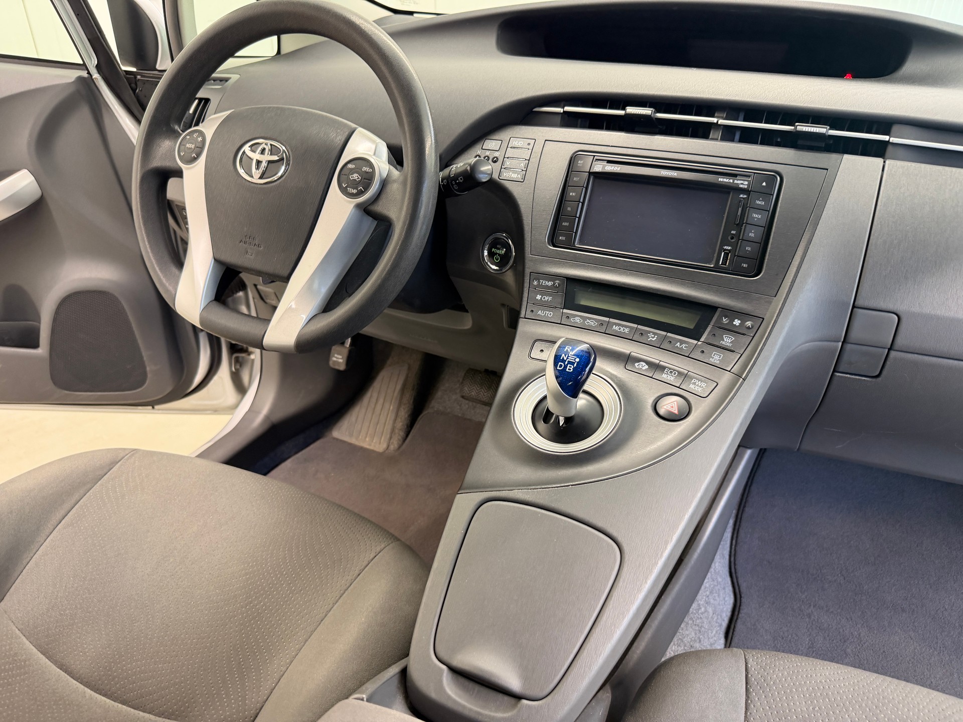 TOYOTA Prius 1.8 16V HSD Sol-image-18