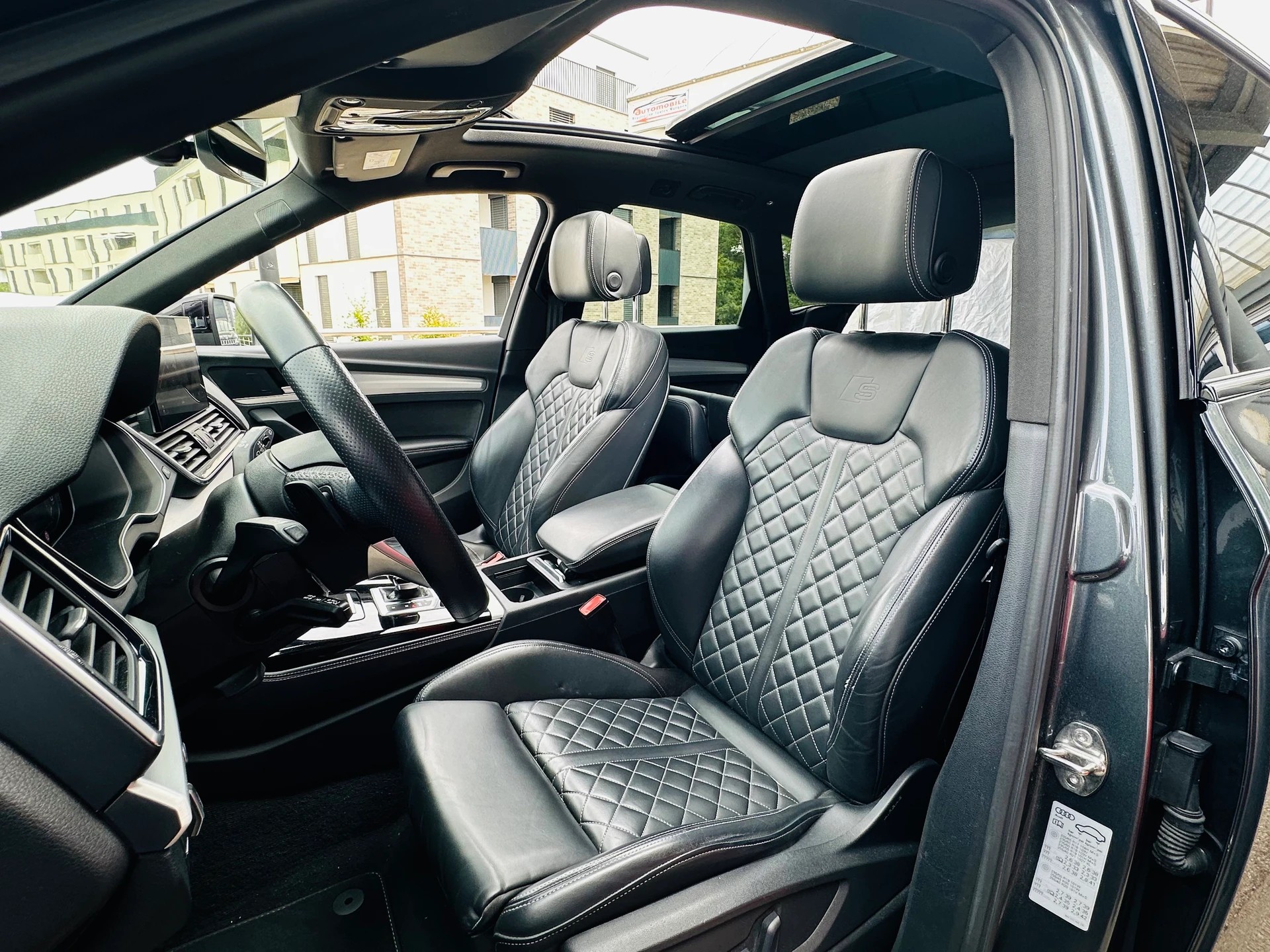 AUDI Q5 55 TFSI e PHEV S line quattro S-tronic-image-15