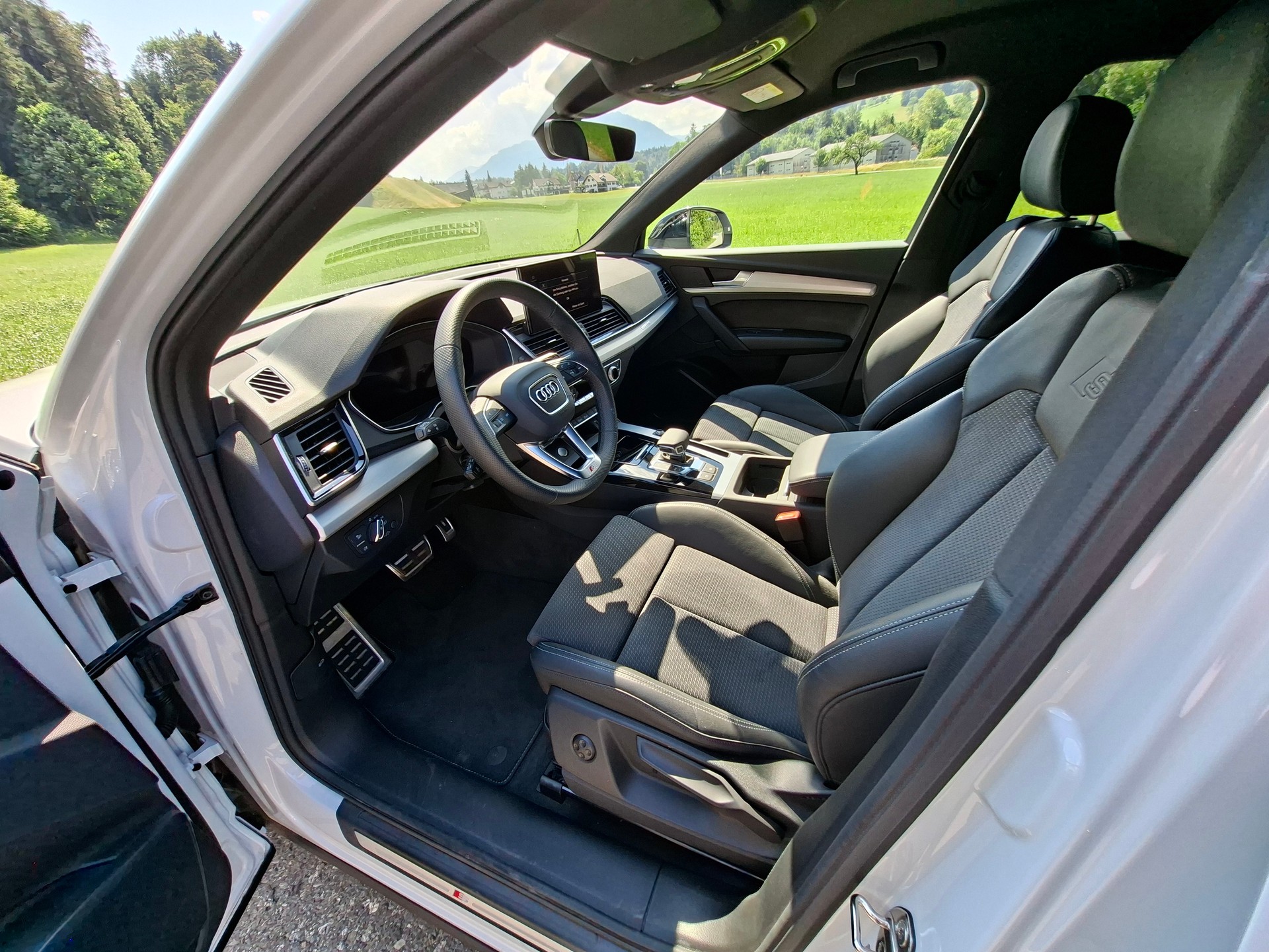 AUDI Q5 40 TDI Black Edition quattro S-tronic *CH-Fahrzeug m. ASSP+8-fach bereift m. Pneu*-image-7