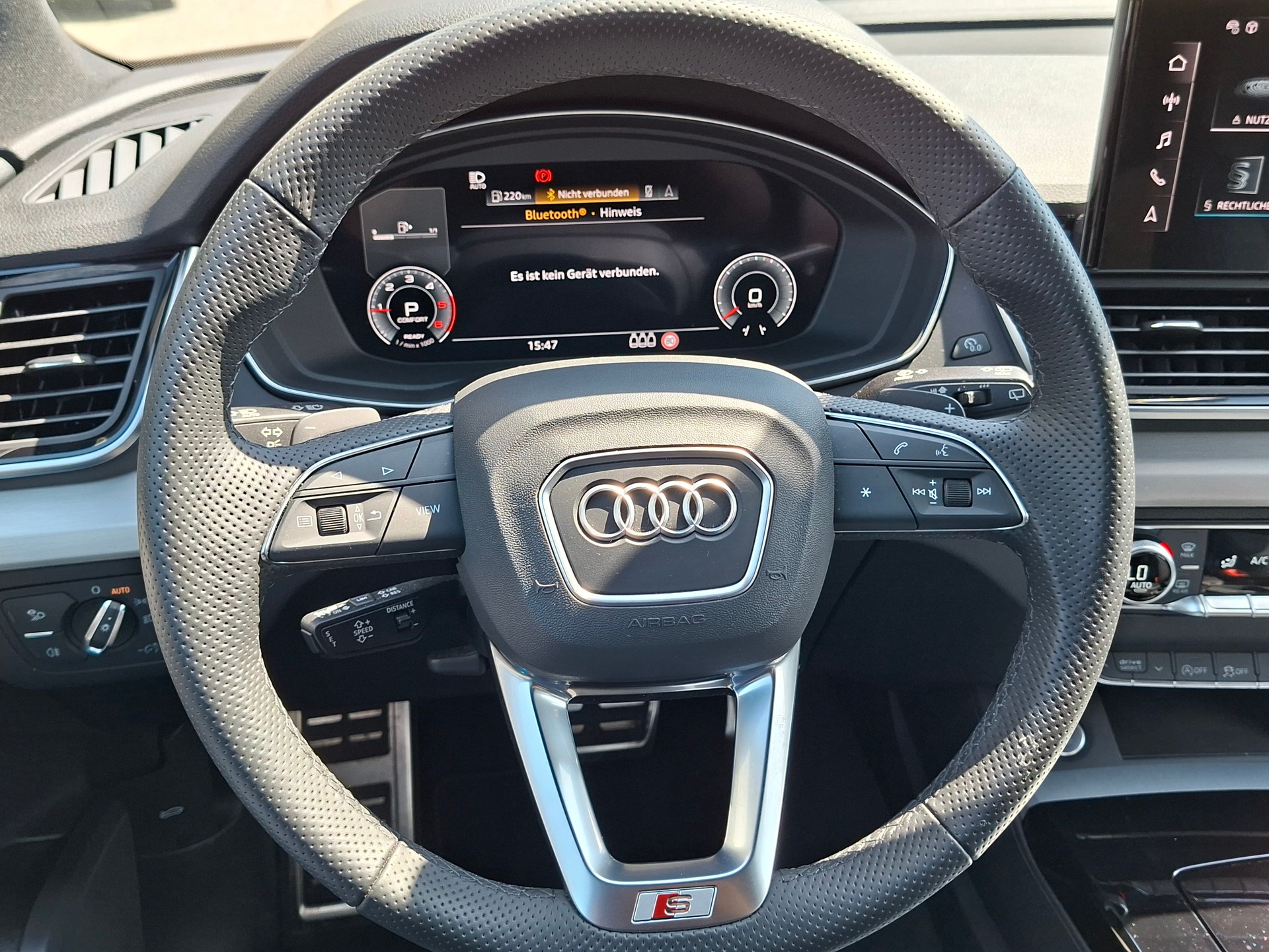AUDI Q5 40 TDI Black Edition quattro S-tronic *CH-Fahrzeug m. ASSP+8-fach bereift m. Pneu*-image-9