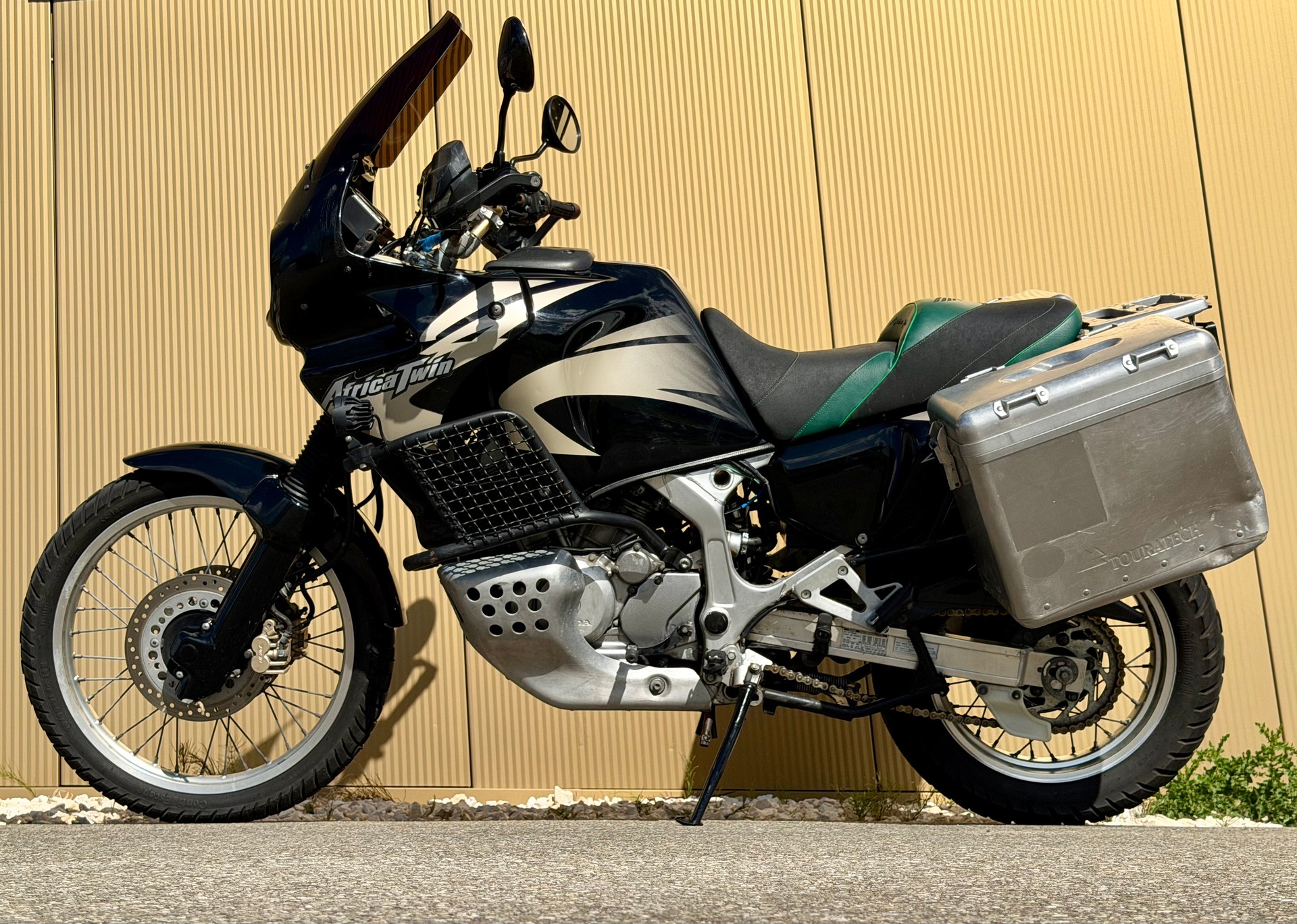 HONDA XRV 750 Africa Twin-image-10