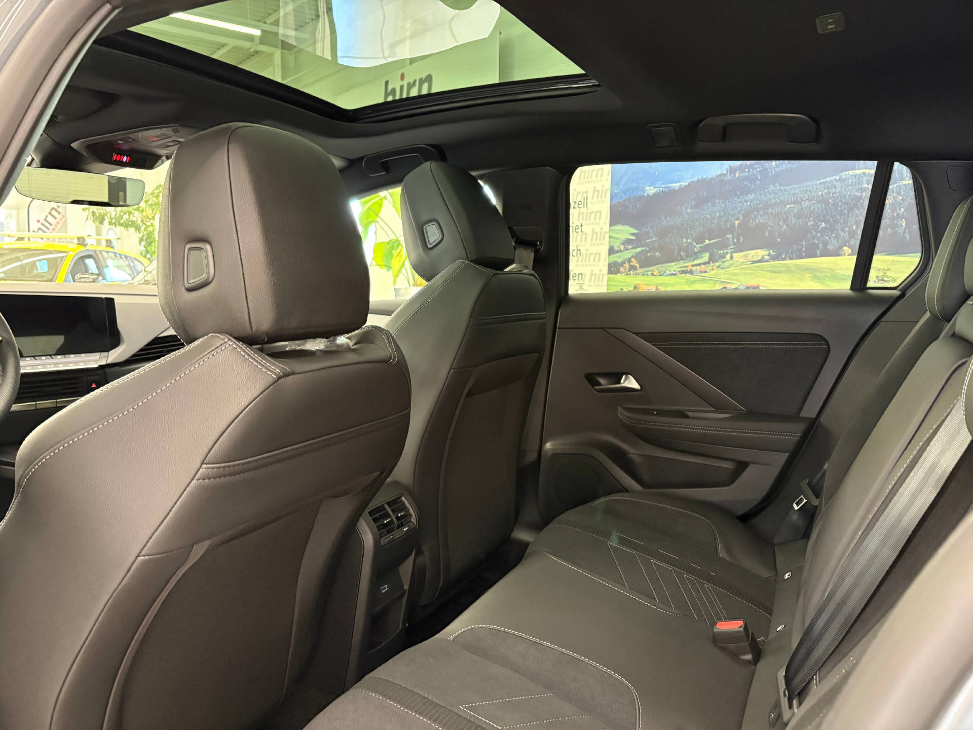 OPEL Astra Sports Tourer 1.2 T Hybrid Ultimate-image-11