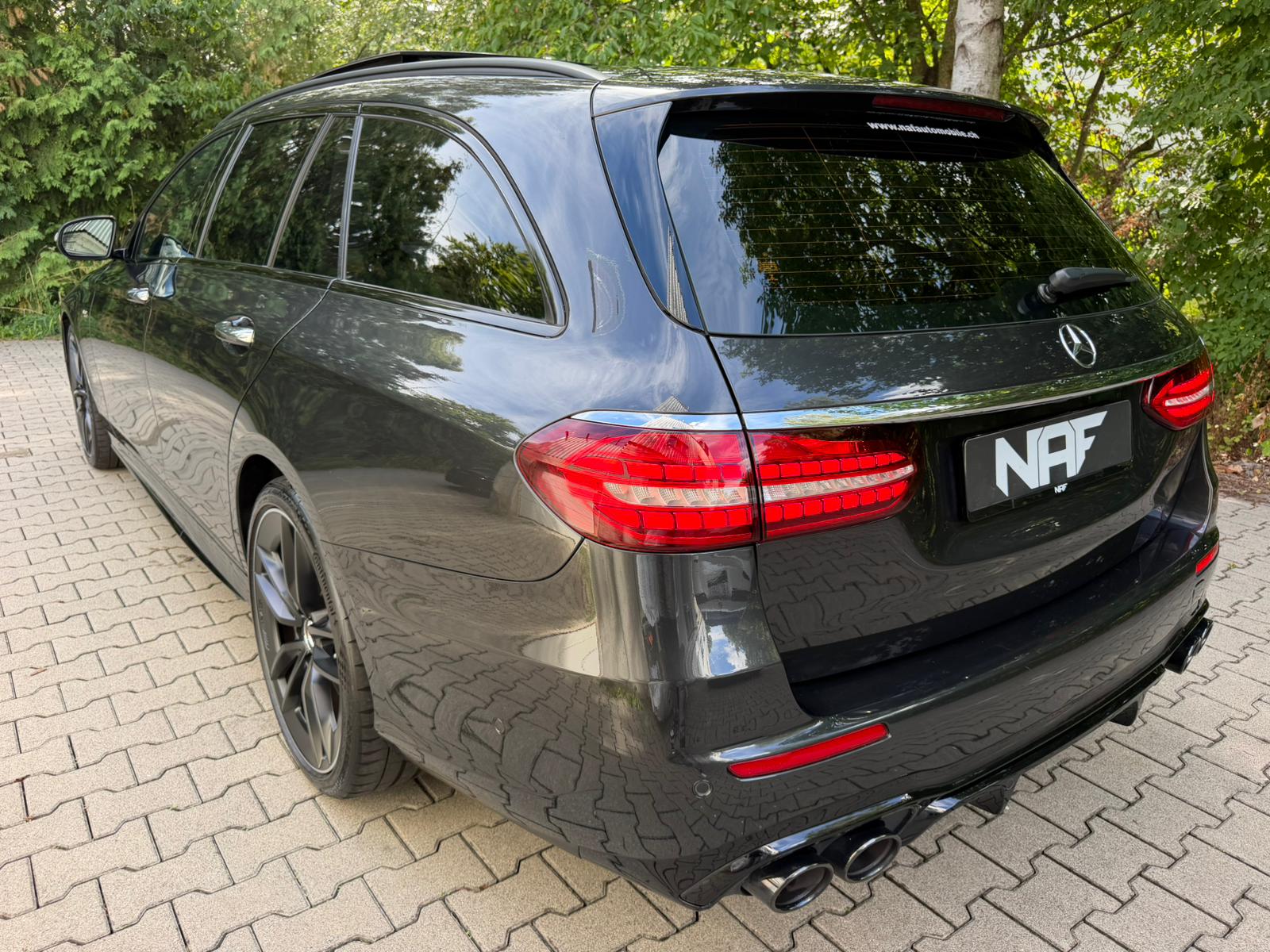 MERCEDES-BENZ AMG E 53 T 4Matic+ Speedshift 9G-TCT-showroom-element-2