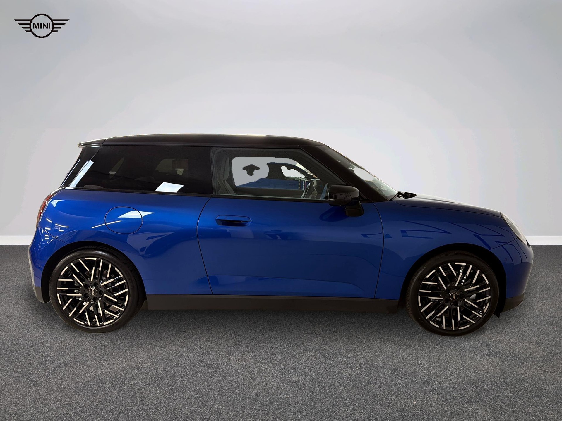 MINI Cooper SE-showroom-element-2