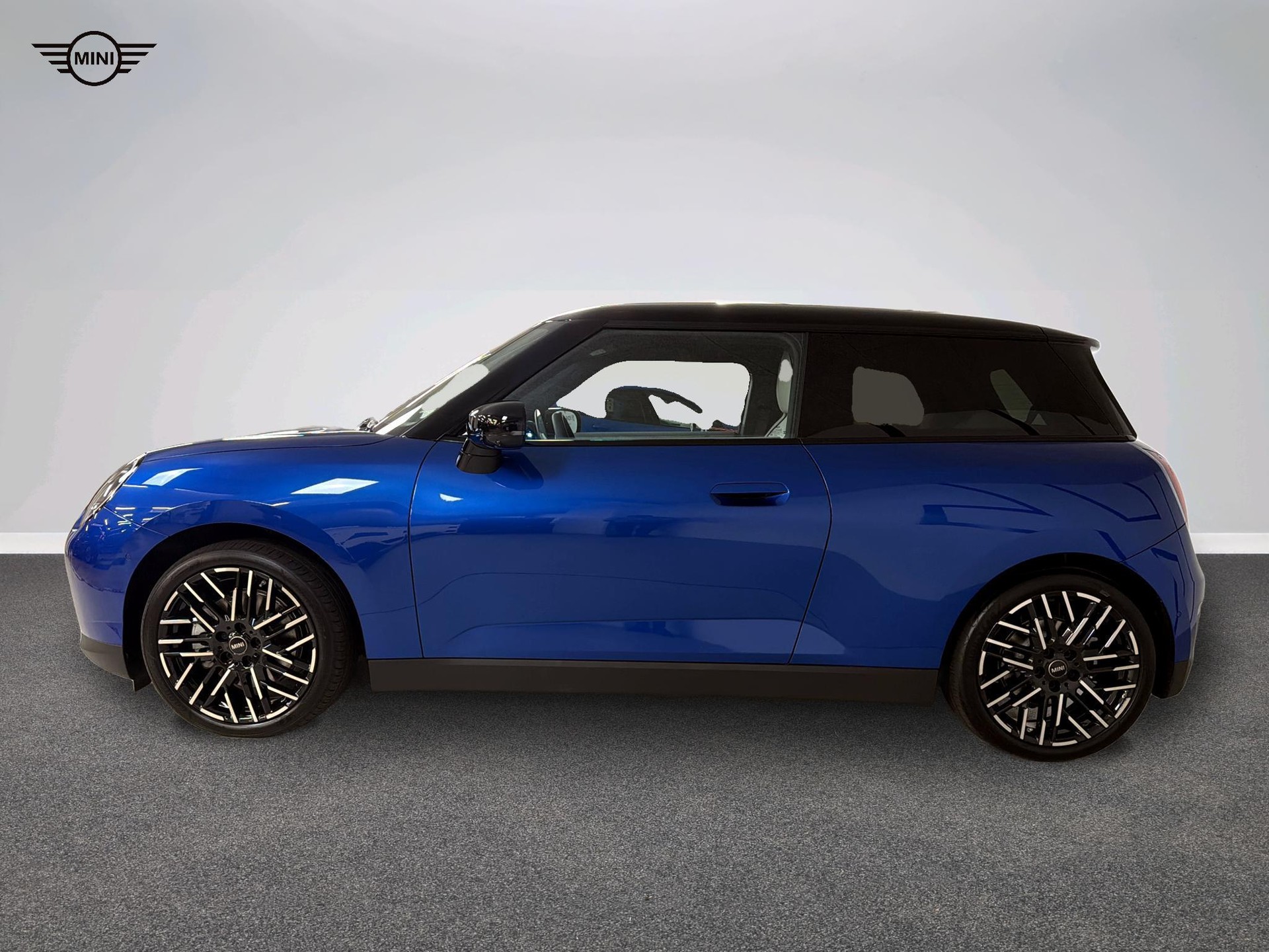 MINI Cooper SE-showroom-element-1