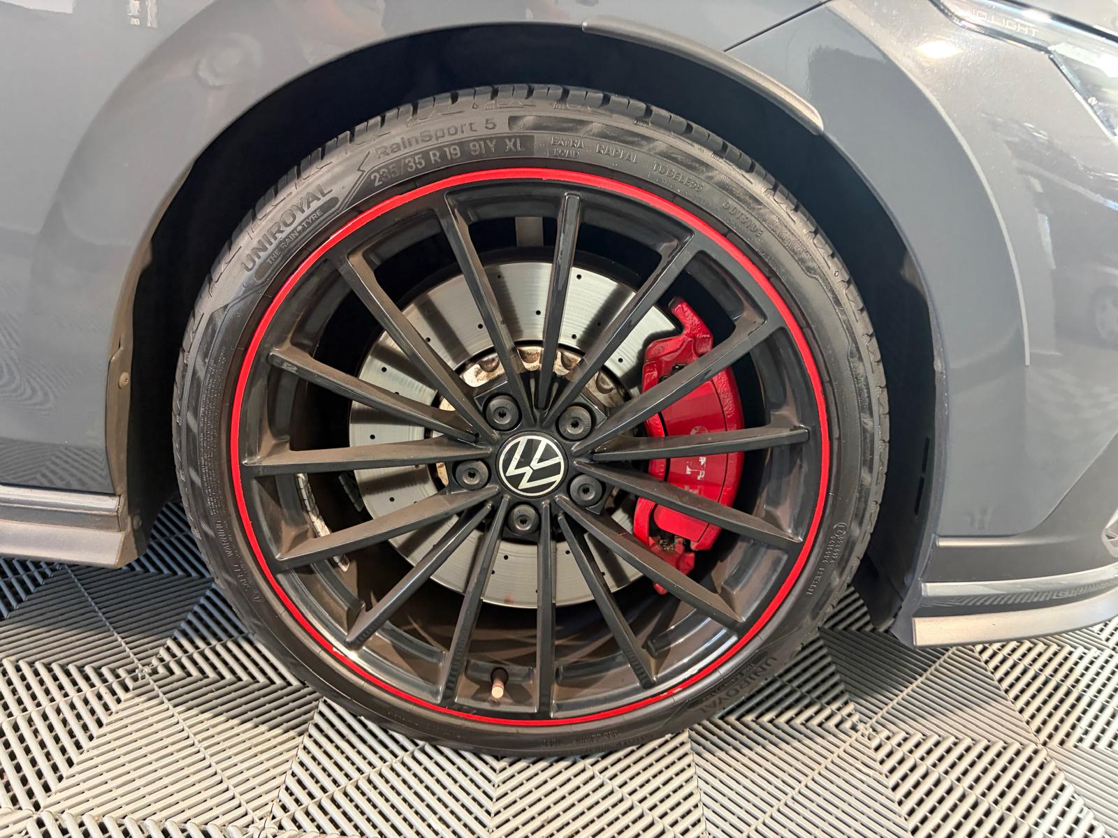 VW Golf 2.0 TSI GTI Clubsport 45 DSG - Akrapovic - Toit ouvrant-image-28