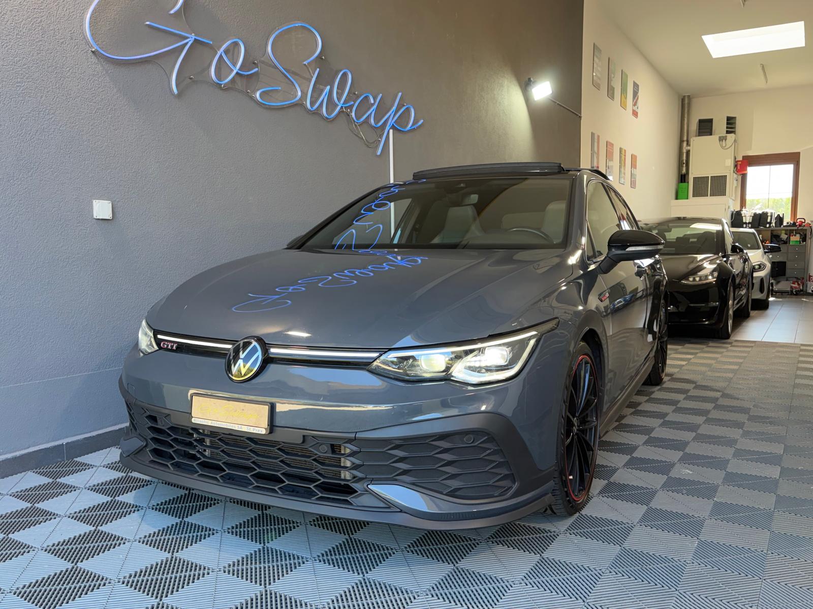 VW Golf 2.0 TSI GTI Clubsport 45 DSG - Akrapovic - Toit ouvrant-showroom-element-2