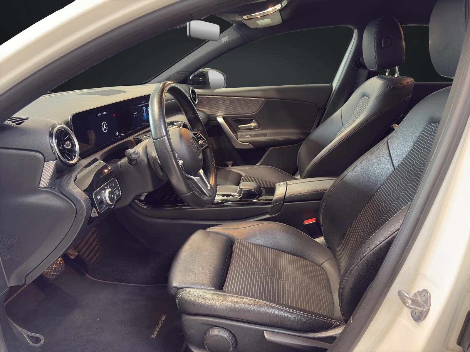 MERCEDES-BENZ A 180 d Edition-image-11