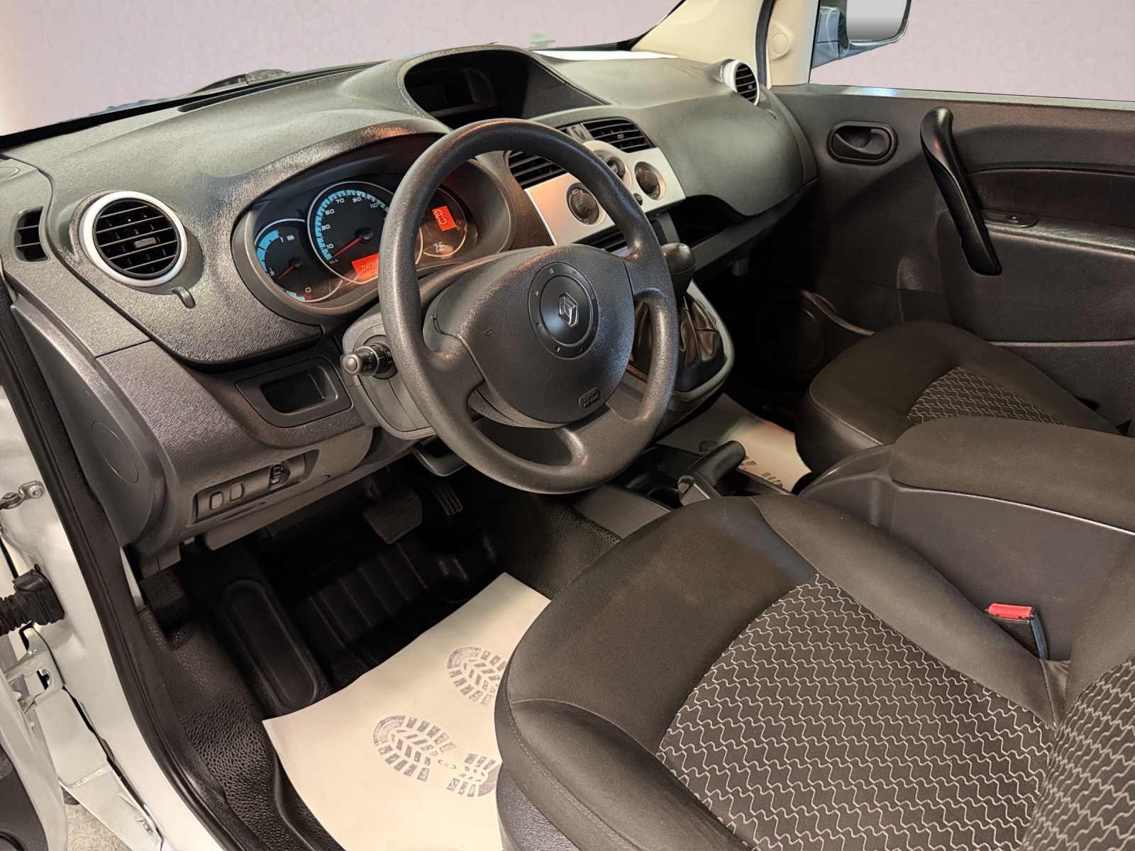 RENAULT Kangoo Z.E.-showroom-element-3