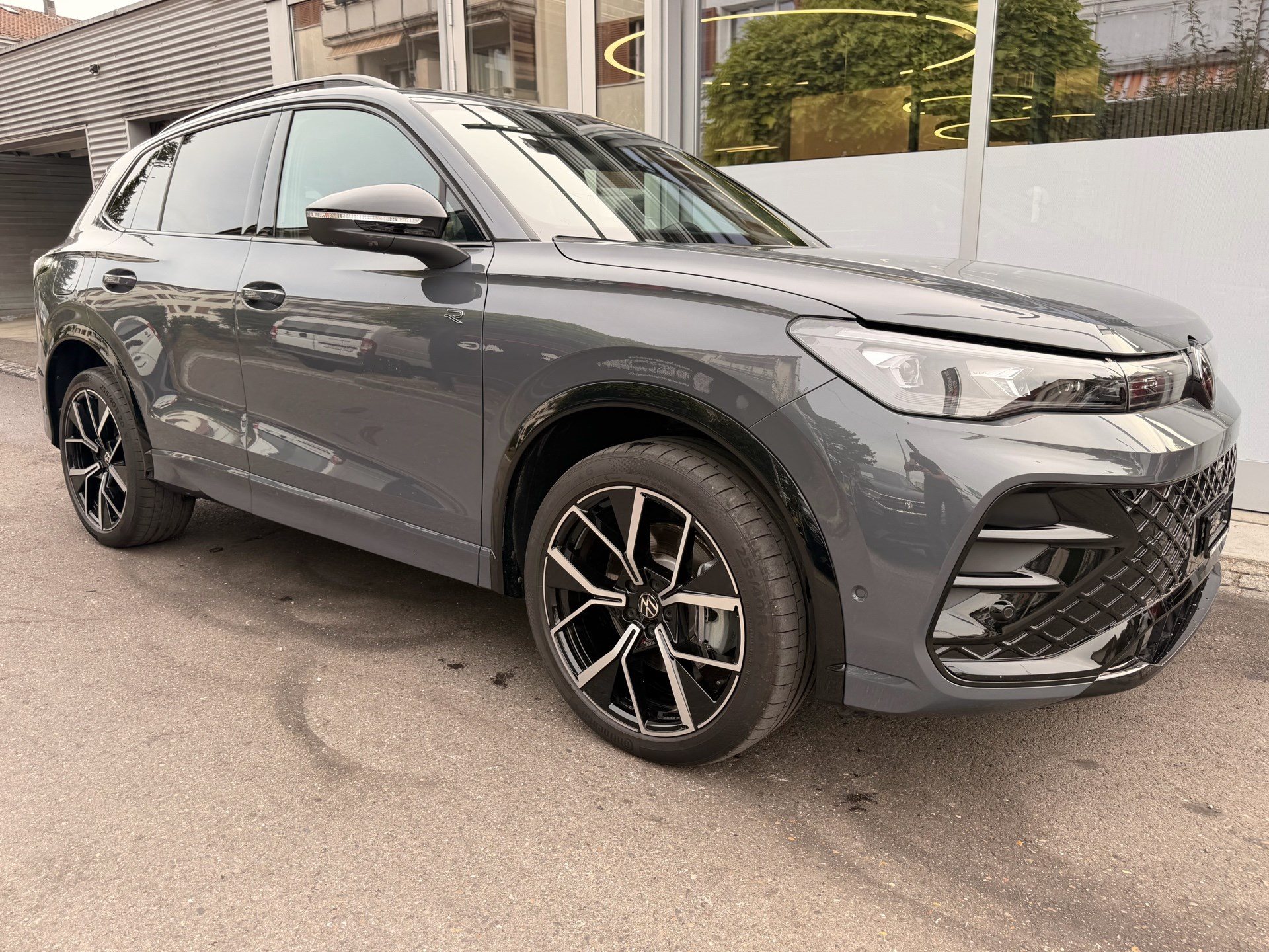 VW Tiguan 2.0 TSI 265PS 4Motion R-Line *** 360° KAMERA & PANORAMADACH ***-showroom-element-2