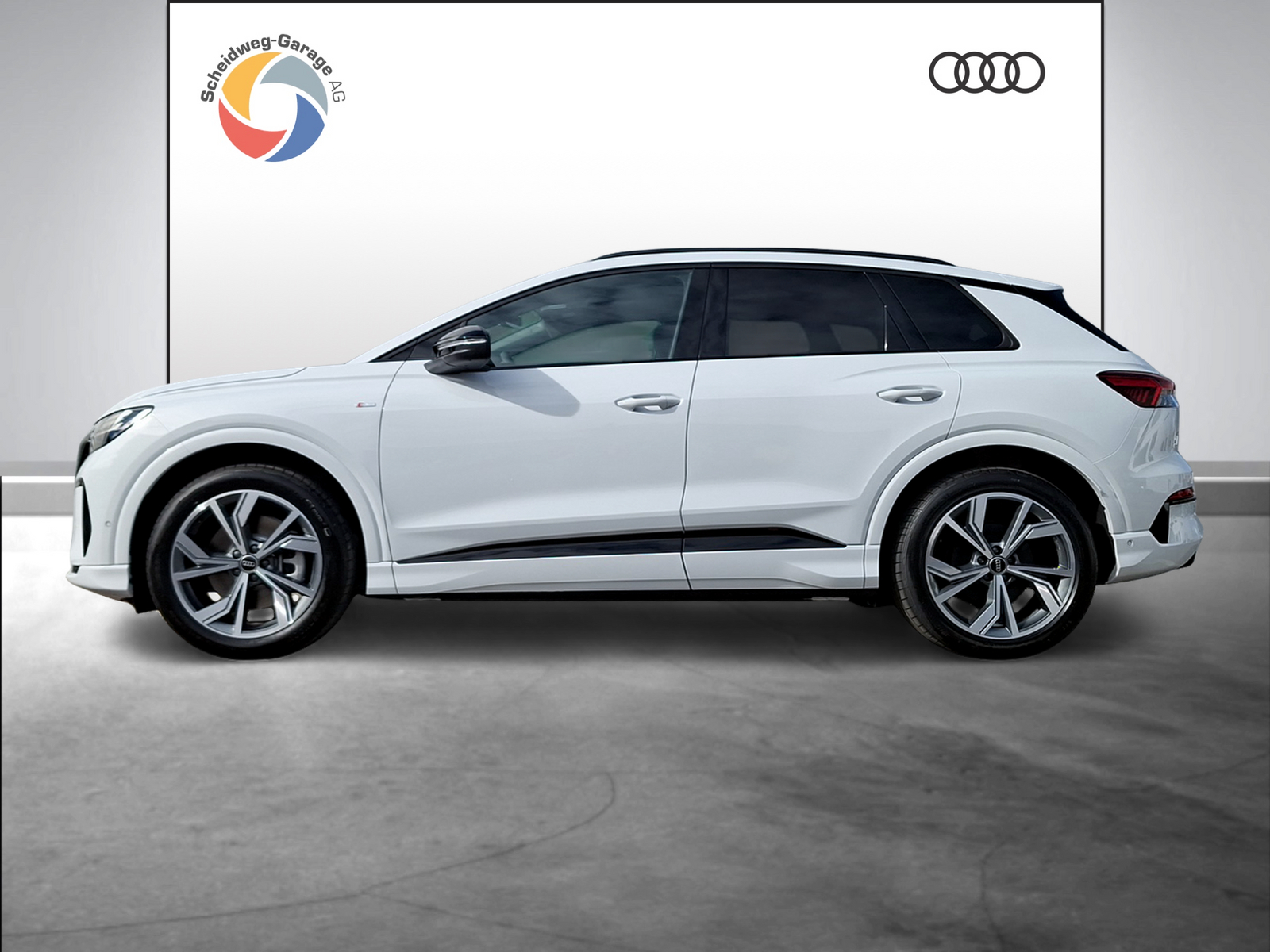 AUDI Q4 e-tron SUV quattro performance Attraction-showroom-element-2